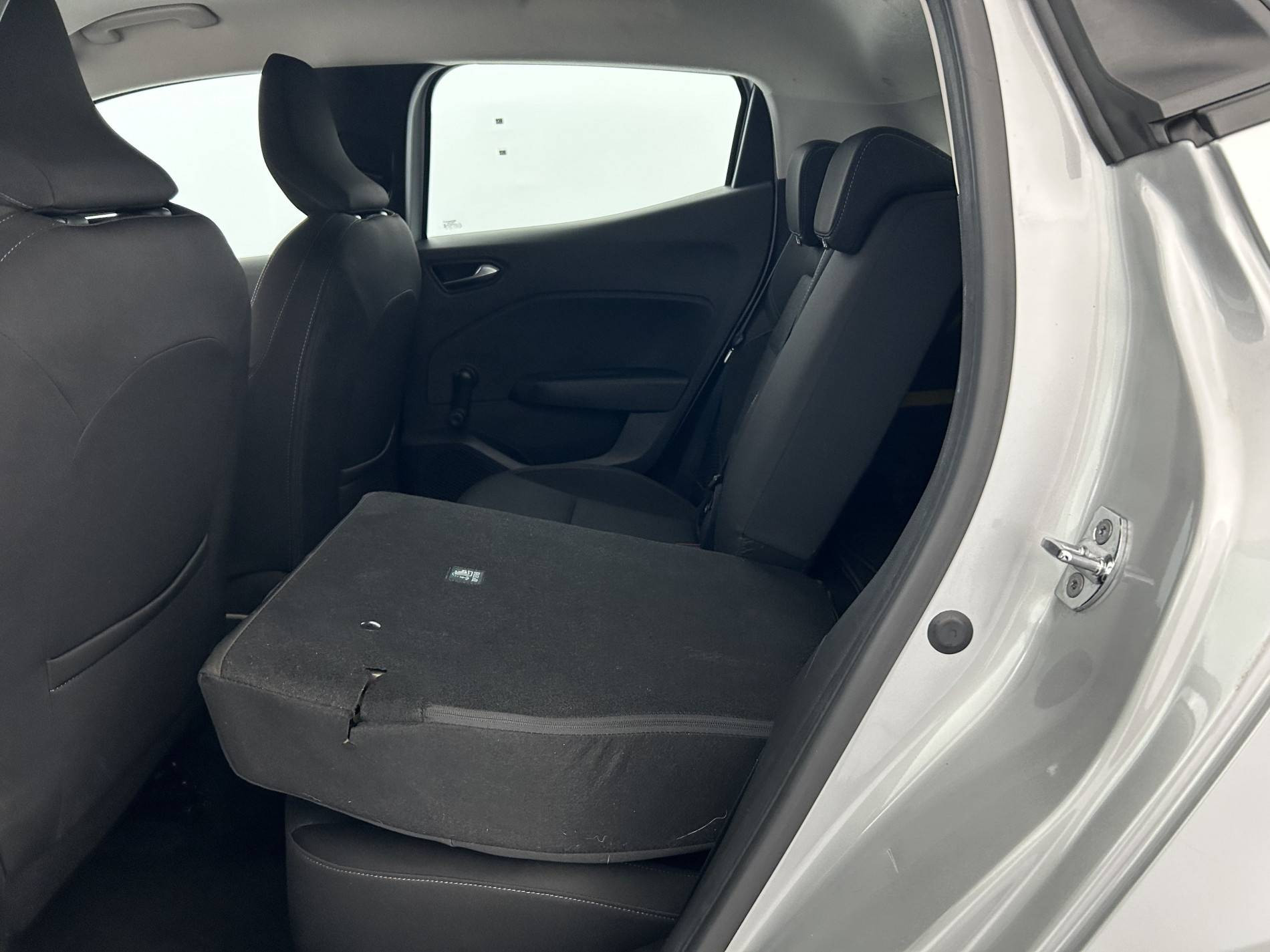 Vente en ligne Renault Clio 5 Clio E-Tech 140 - 21N au prix de 15 990 €