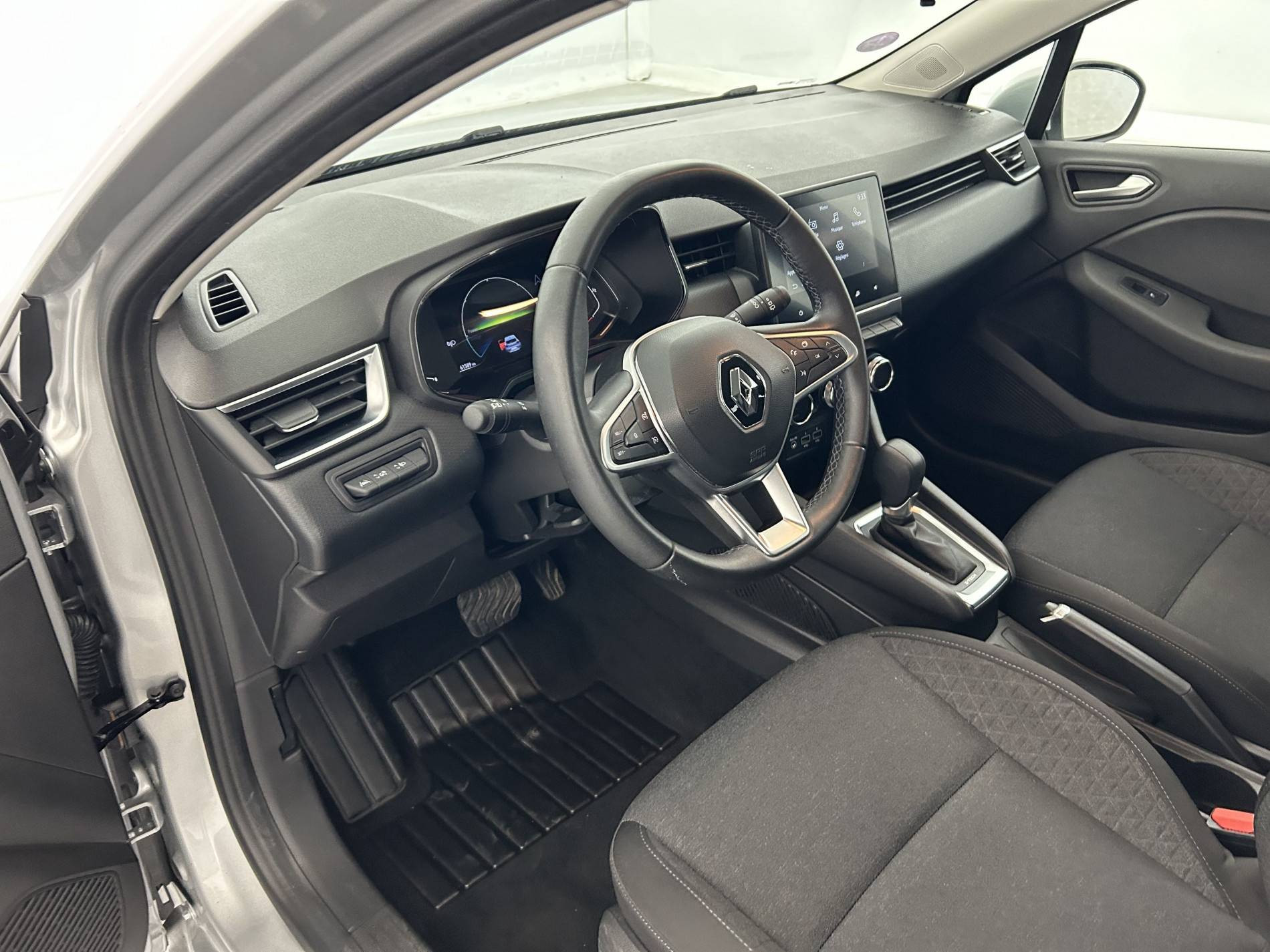 Vente en ligne Renault Clio 5 Clio E-Tech 140 - 21N au prix de 15 990 €