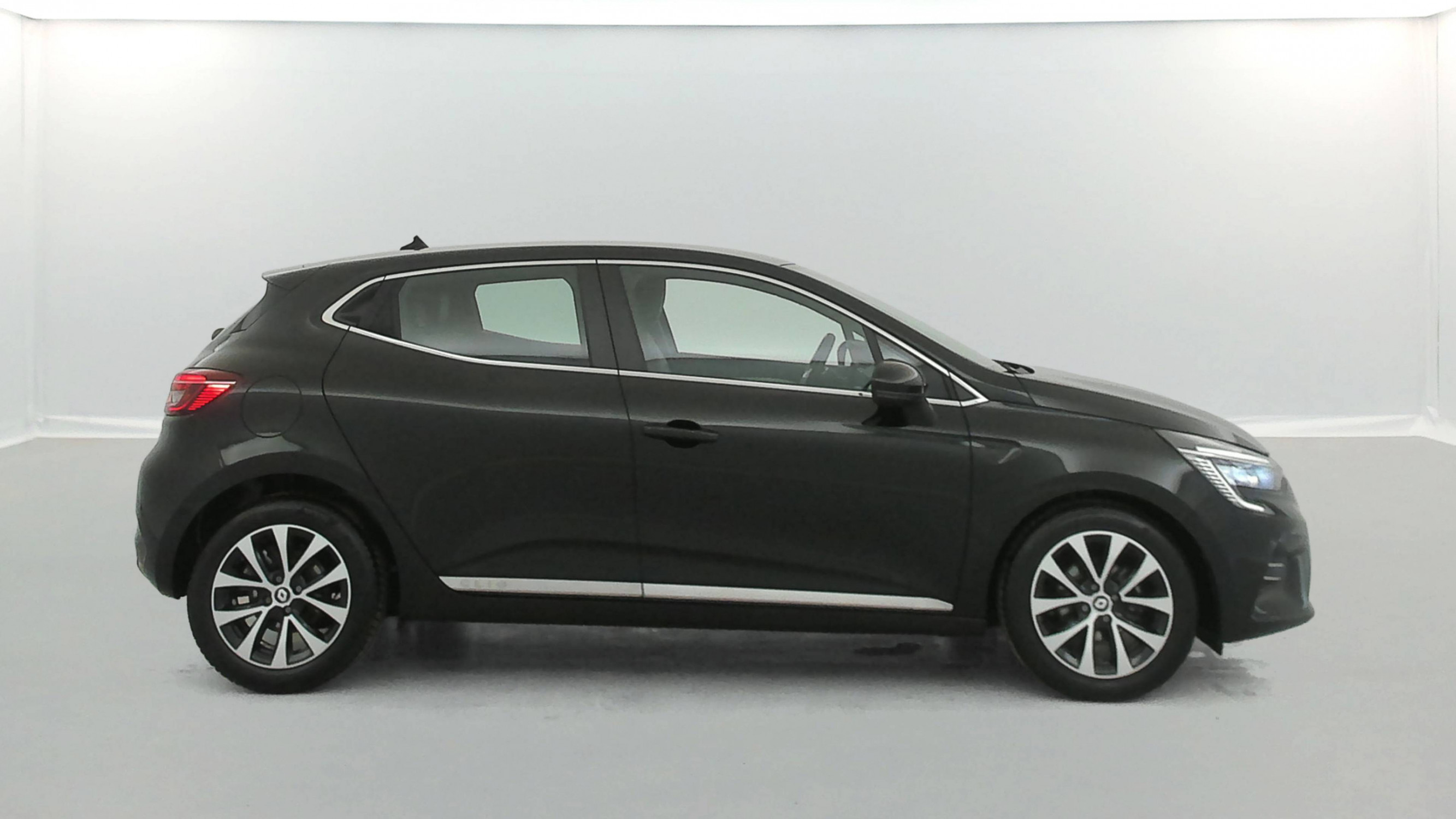 Vente en ligne Renault Clio 5 Clio TCe 90 - 21N au prix de 16 990 €