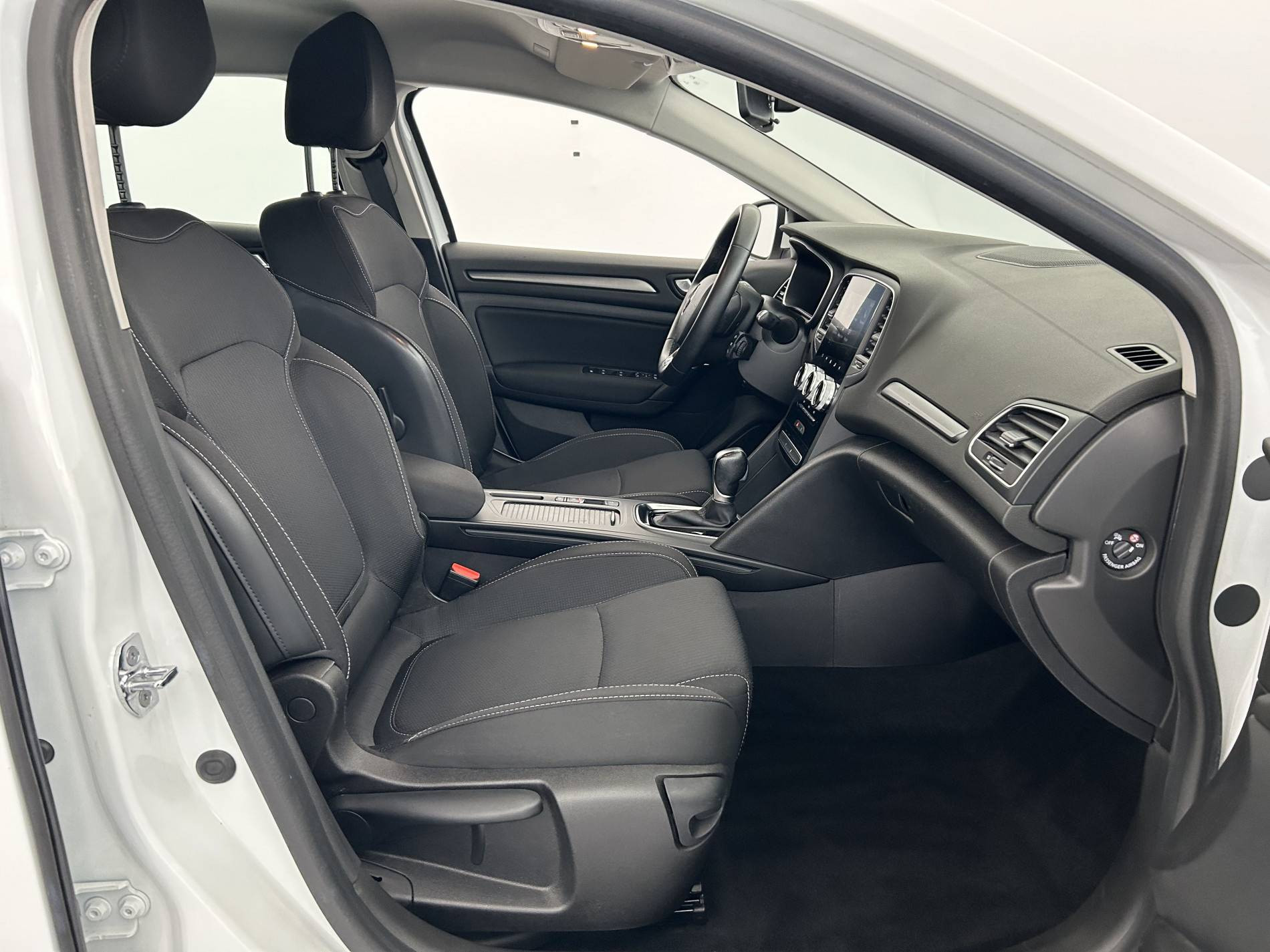 Vente en ligne Renault Megane 4 Estate Mégane IV Estate E-TECH Plug-In Hybride 160 au prix de 16 290 €