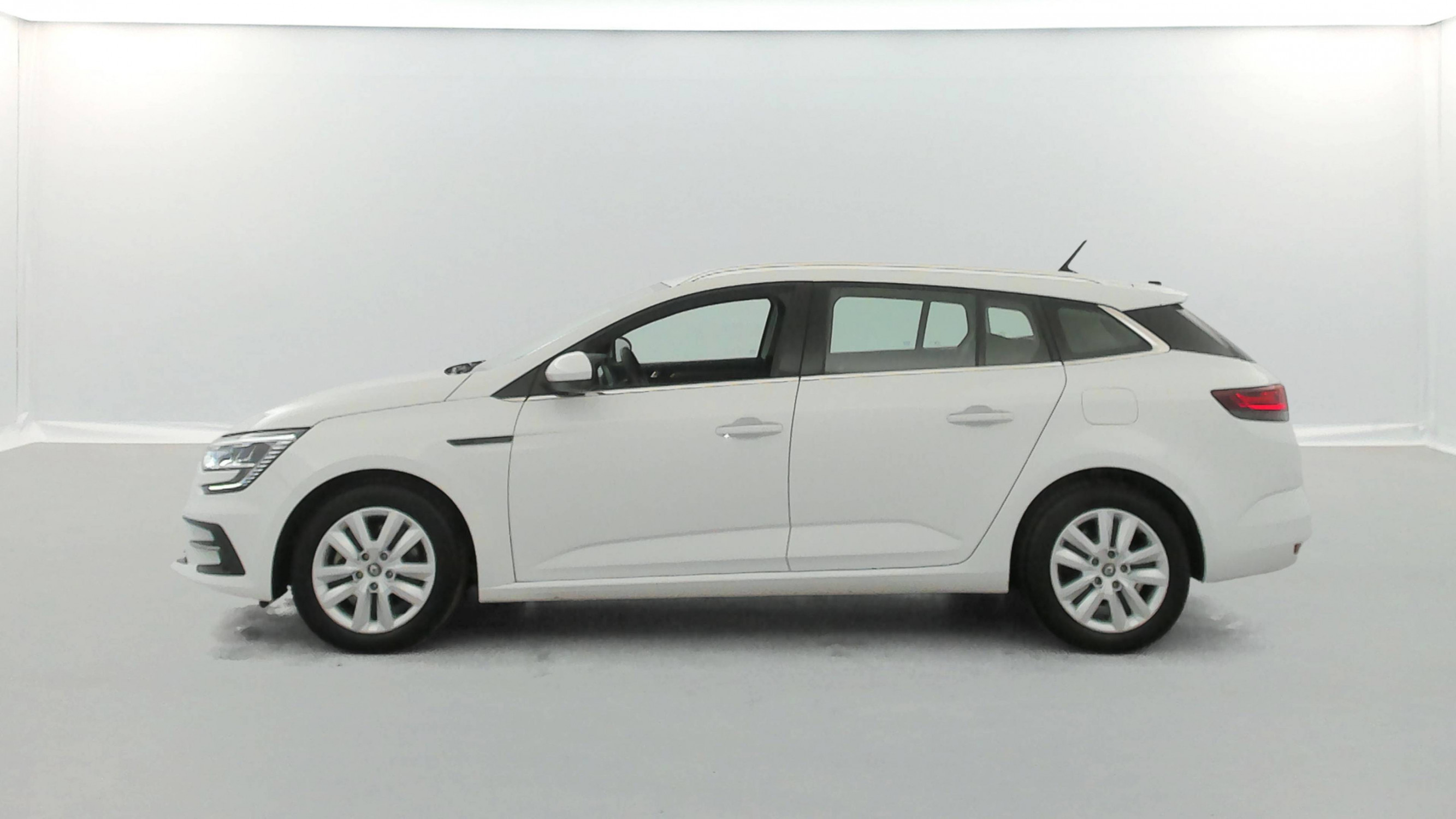 Vente en ligne Renault Megane 4 Estate Mégane IV Estate E-TECH Plug-In Hybride 160 au prix de 16 290 €