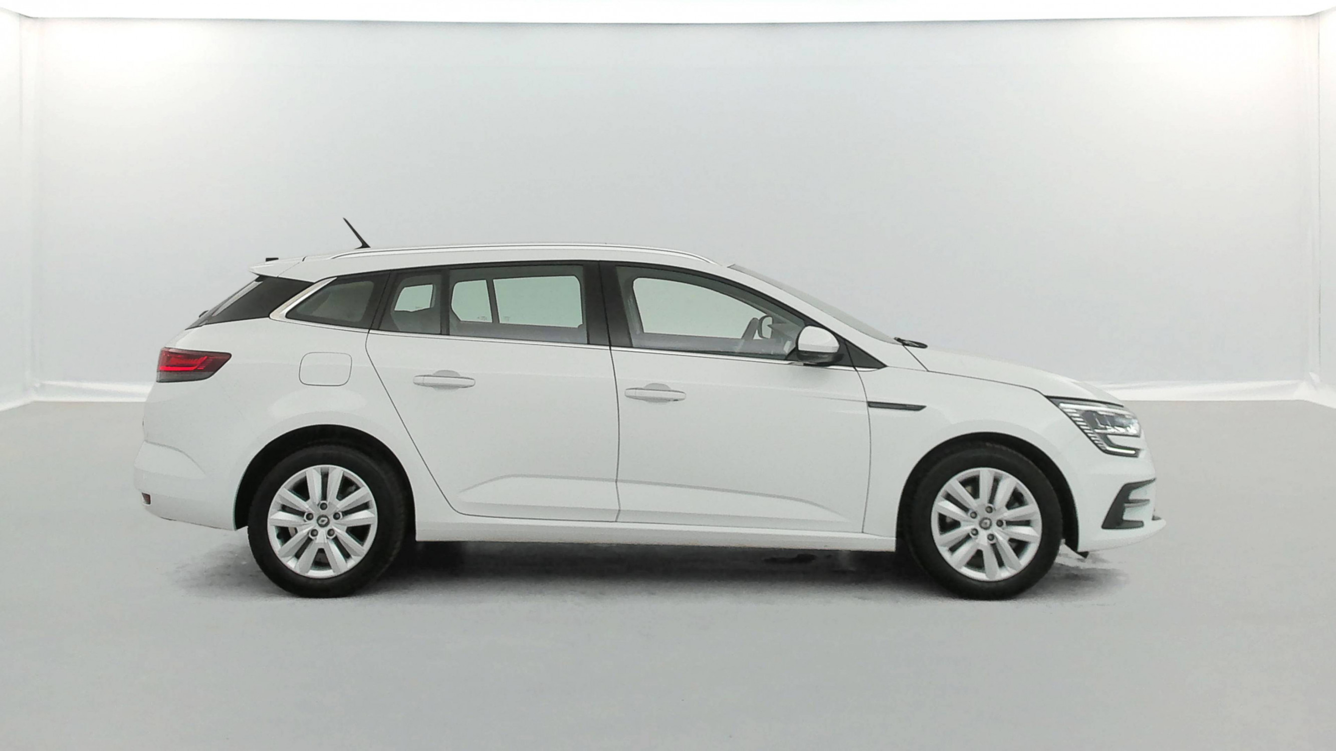 Vente en ligne Renault Megane 4 Estate Mégane IV Estate E-TECH Plug-In Hybride 160 au prix de 16 290 €