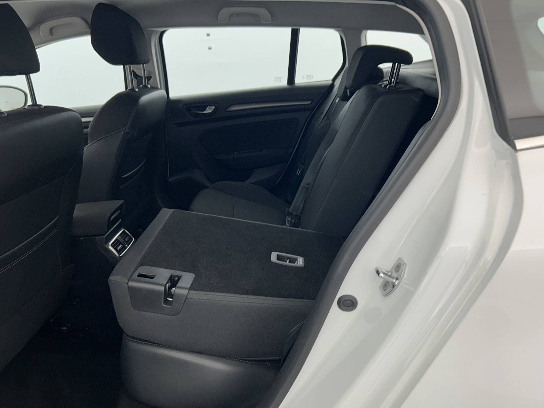 Vente en ligne Renault Megane 4 Estate Mégane IV Estate E-TECH Plug-In Hybride 160 au prix de 16 290 €