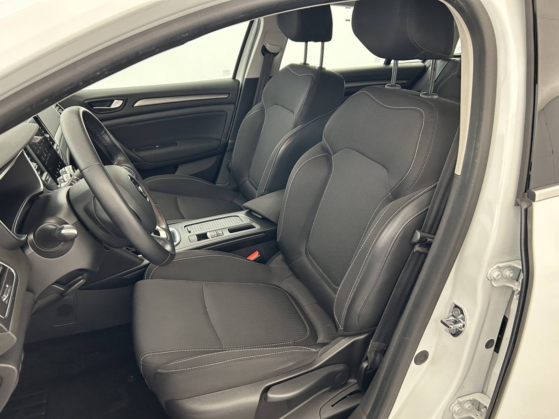 Vente en ligne Renault Megane 4 Estate Mégane IV Estate E-TECH Plug-In Hybride 160 au prix de 16 290 €