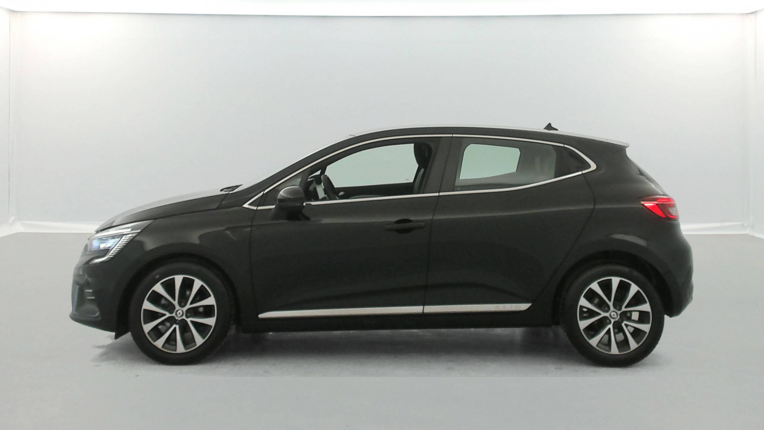 Vente en ligne Renault Clio 5 Clio TCe 90 - 21N au prix de 16 990 €