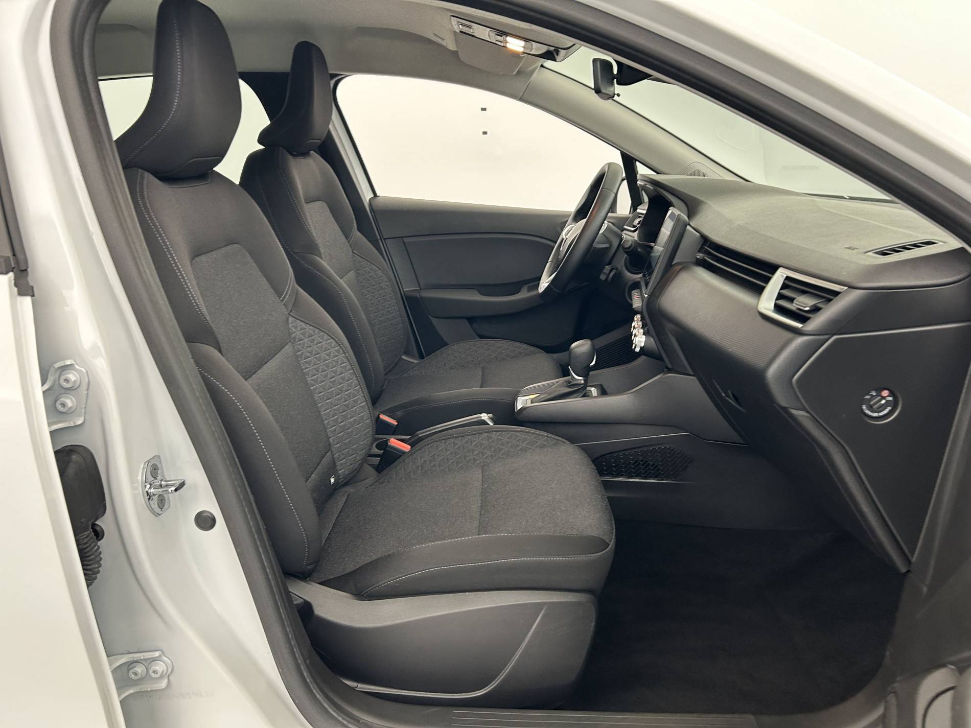 Vente en ligne Renault Clio 5 Clio E-Tech 140 - 21N au prix de 16 990 €