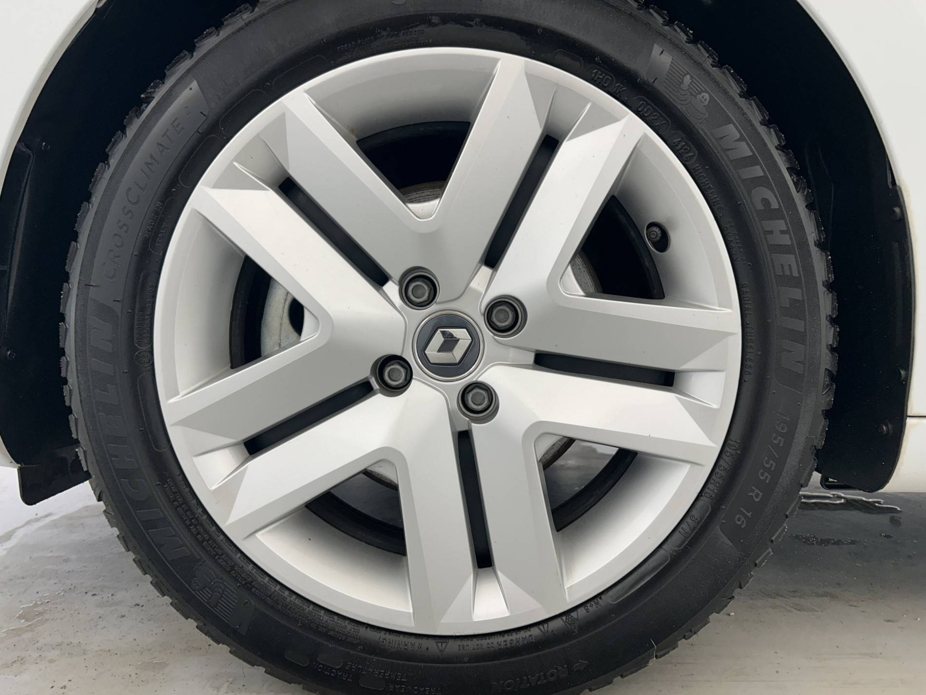 Vente en ligne Renault Clio 5 Clio E-Tech 140 - 21N au prix de 16 990 €