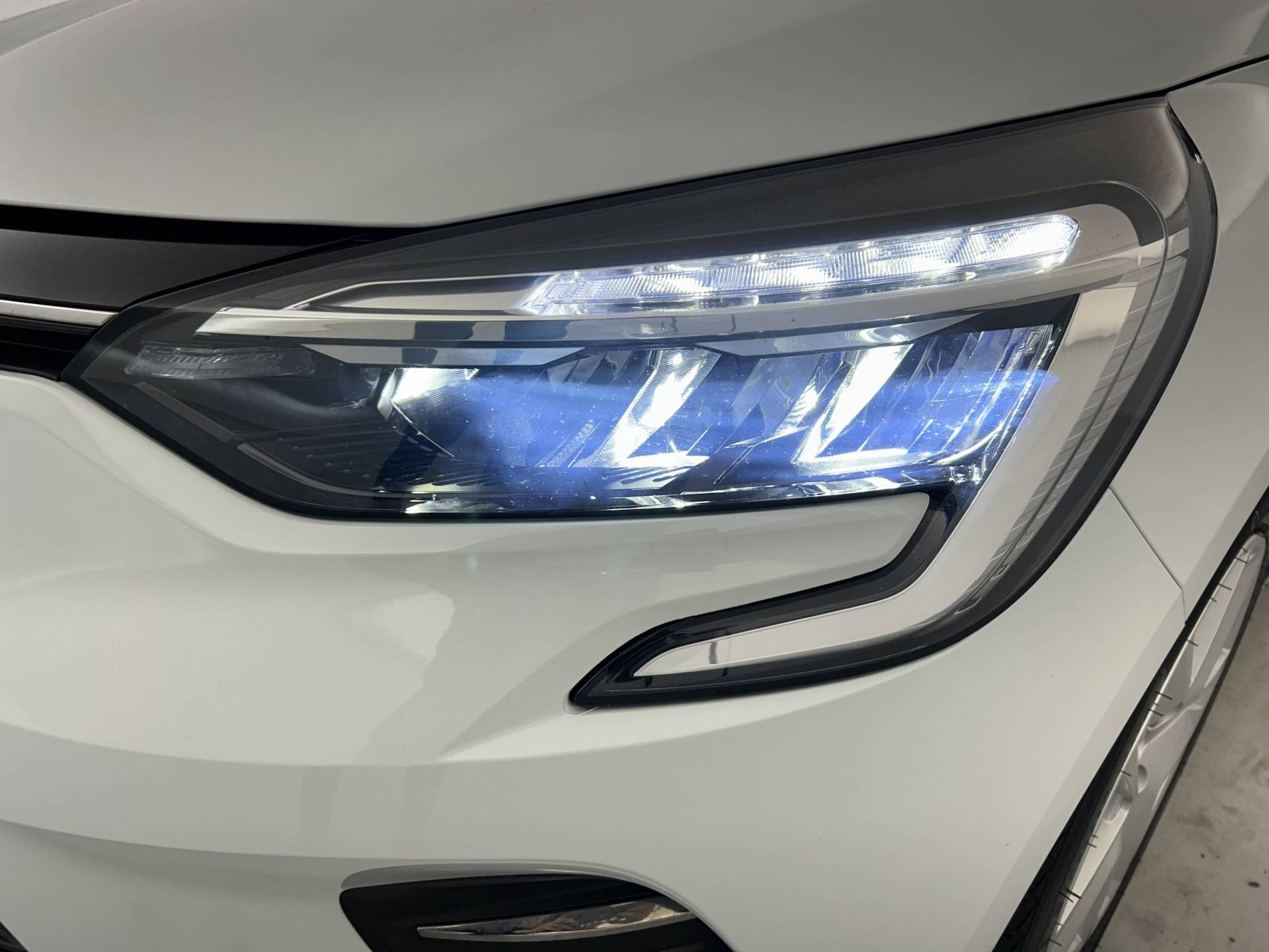 Vente en ligne Renault Clio 5 Clio E-Tech 140 - 21N au prix de 16 990 €