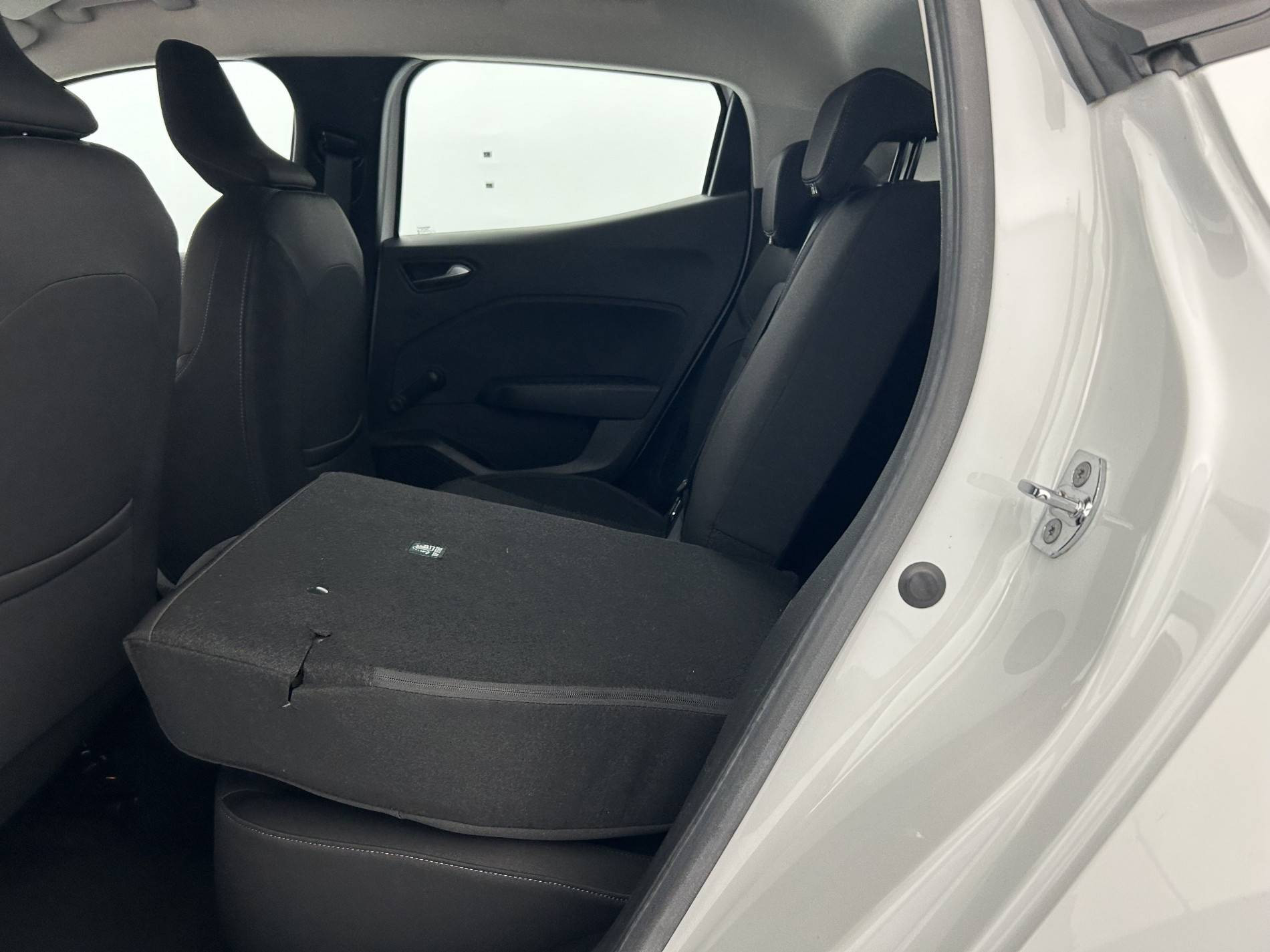 Vente en ligne Renault Clio 5 Clio E-Tech 140 - 21N au prix de 16 990 €