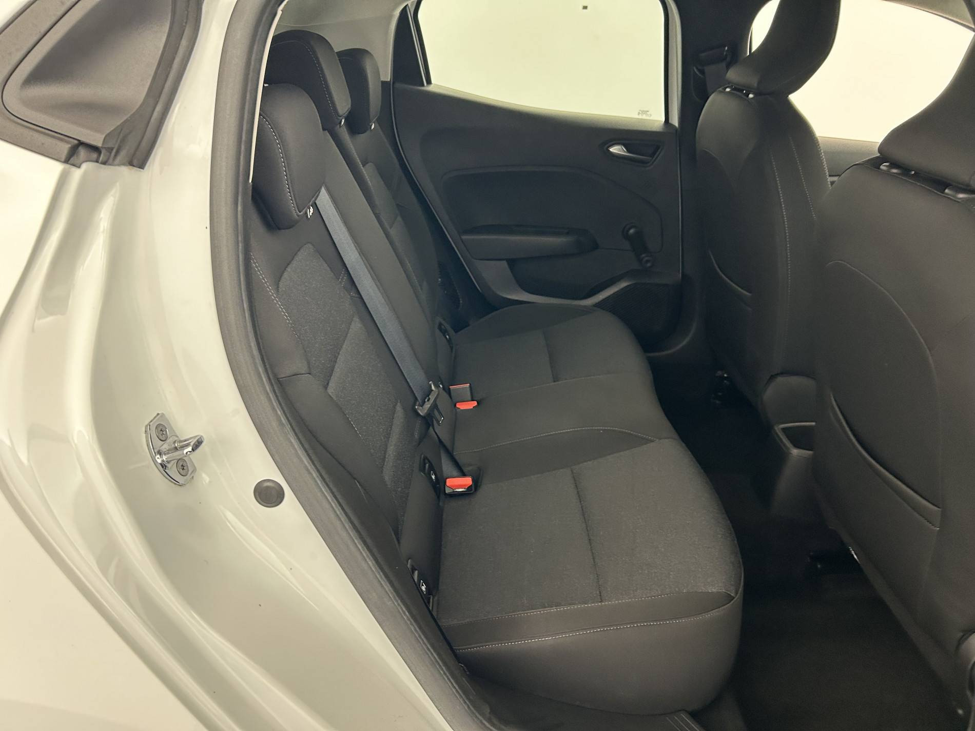 Vente en ligne Renault Clio 5 Clio E-Tech 140 - 21N au prix de 16 990 €