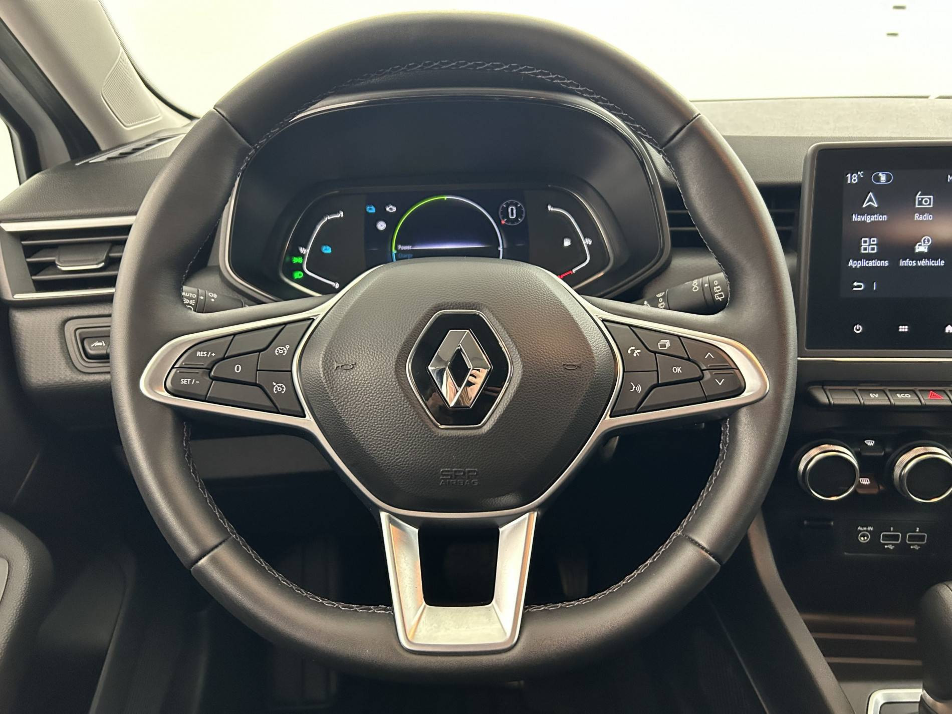 Vente en ligne Renault Clio 5 Clio E-Tech 140 - 21N au prix de 16 990 €