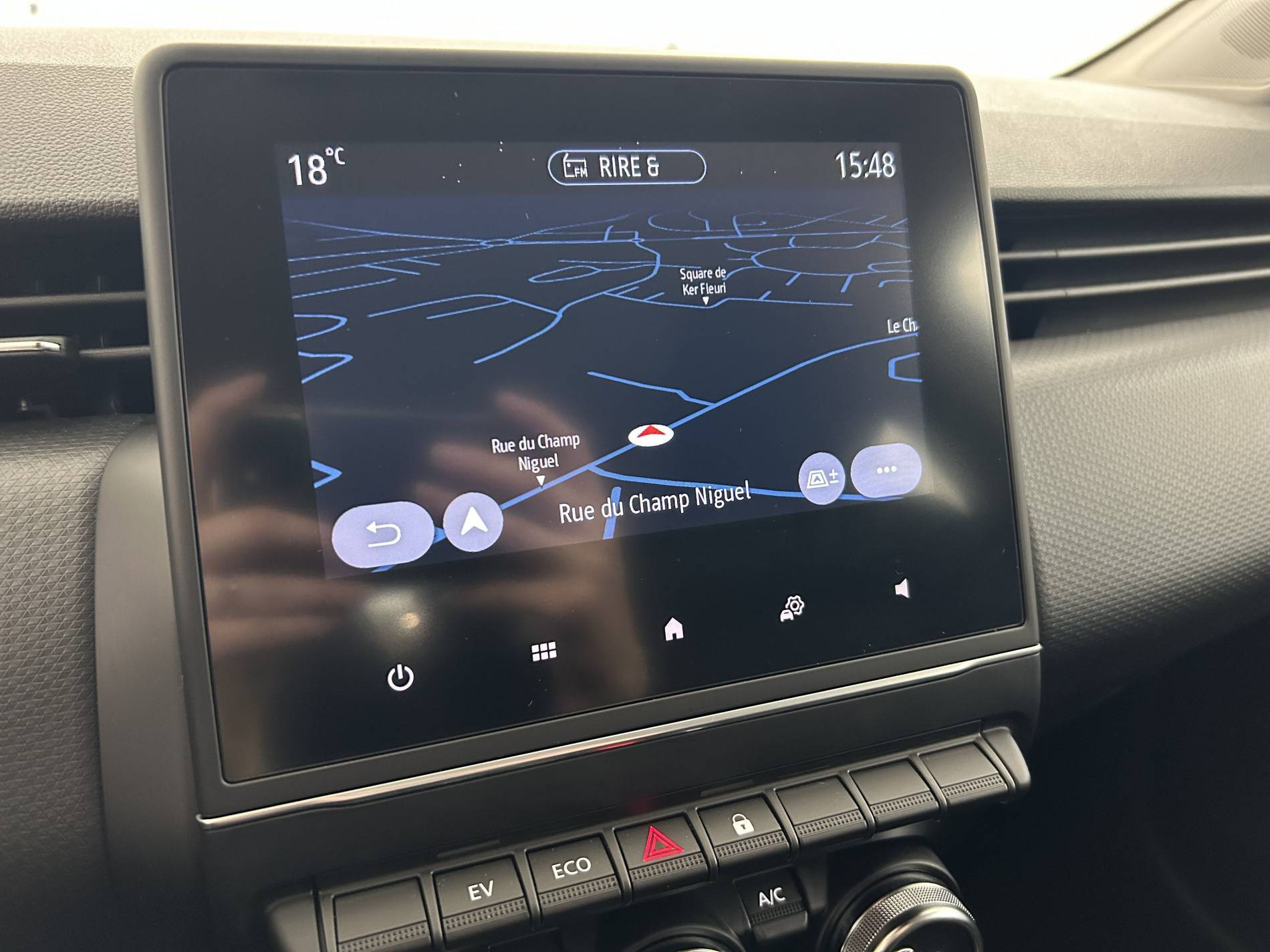 Vente en ligne Renault Clio 5 Clio E-Tech 140 - 21N au prix de 16 990 €