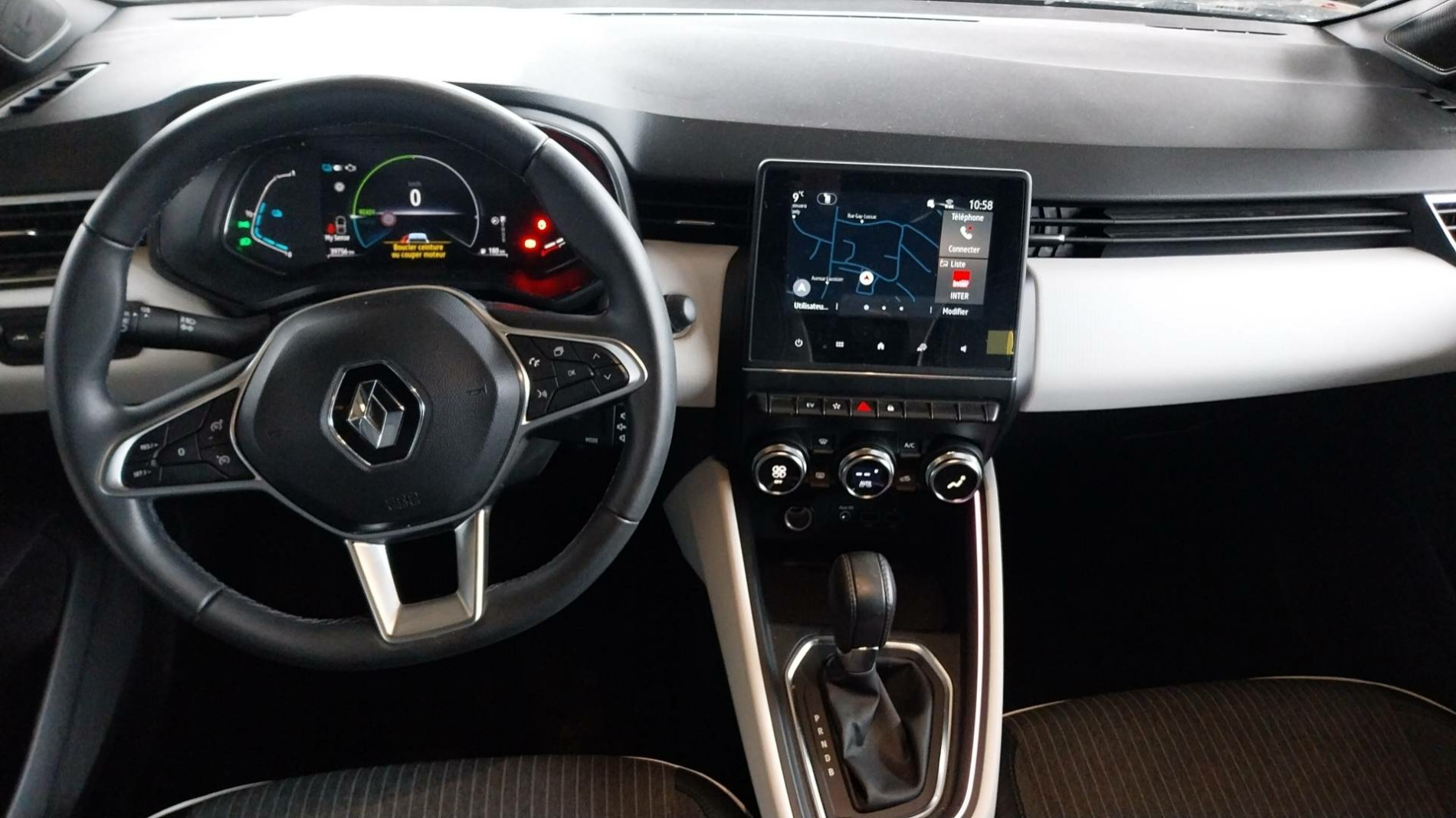 Vente en ligne Renault Clio 5 Clio E-Tech 140 - 21N au prix de 17 690 €