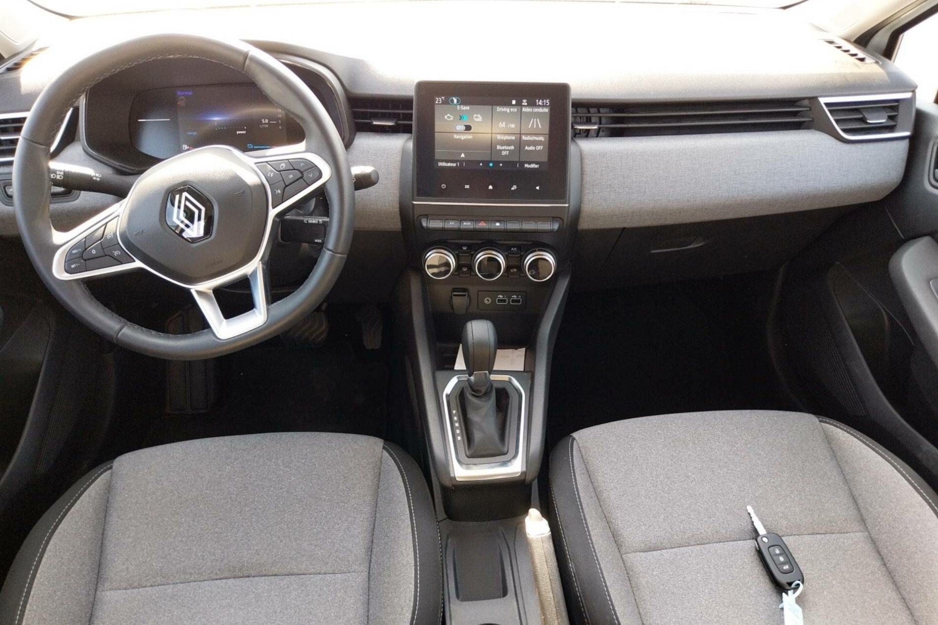 Vente en ligne Renault Clio 5 Clio E-Tech full hybrid 145 au prix de 17 990 €