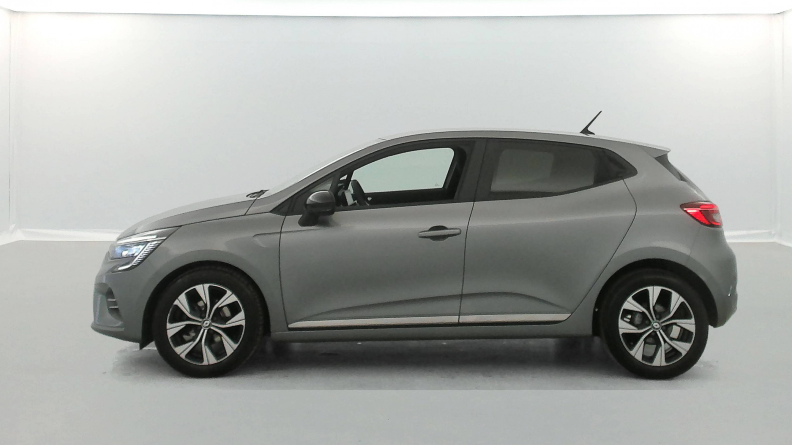 Vente en ligne Renault Clio 5 Clio TCe 90 au prix de 15 390 €