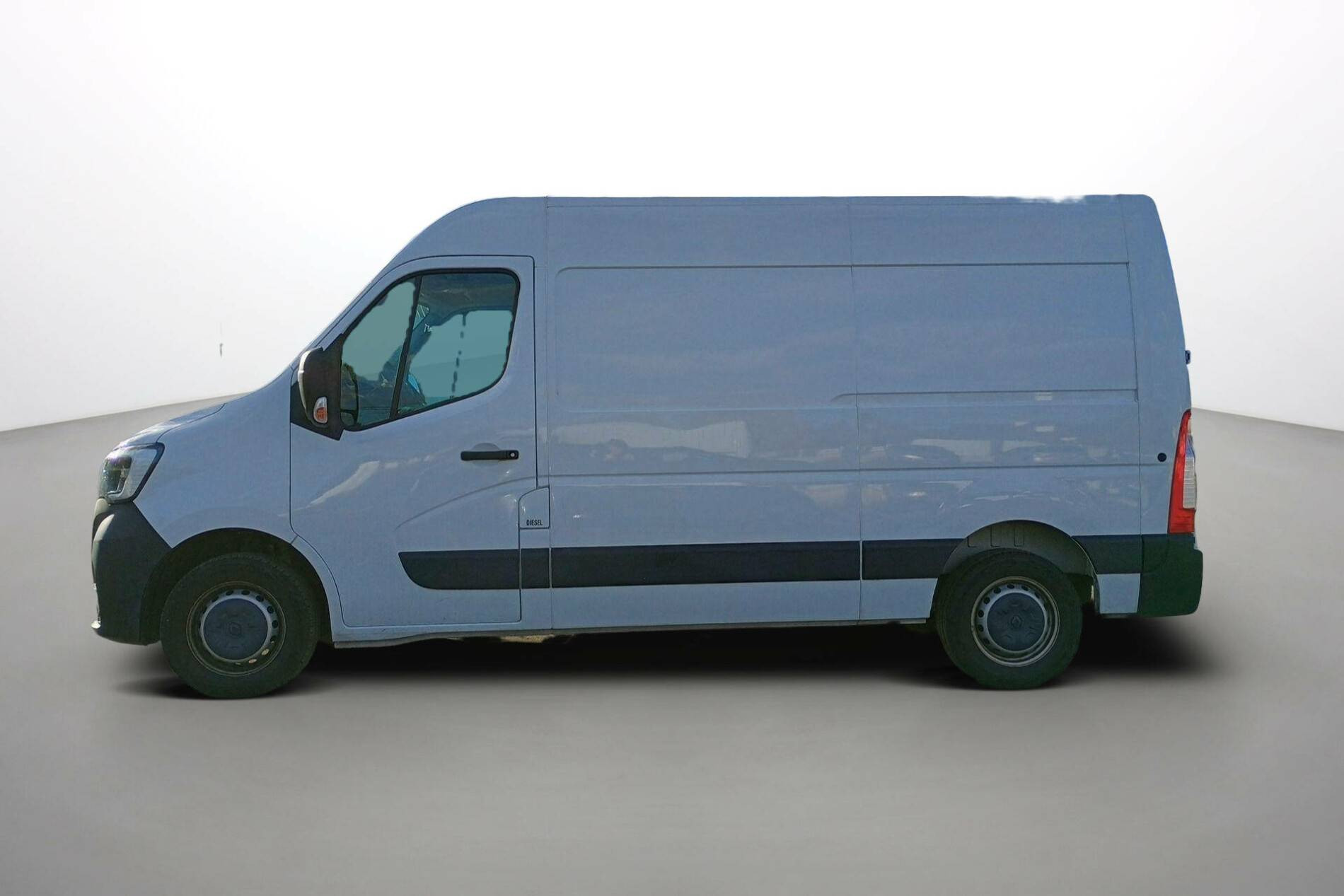 Vente en ligne Renault Master Fourgon MASTER FGN TRAC F3500 L2H2 BLUE DCI 135 au prix de 25 490 €