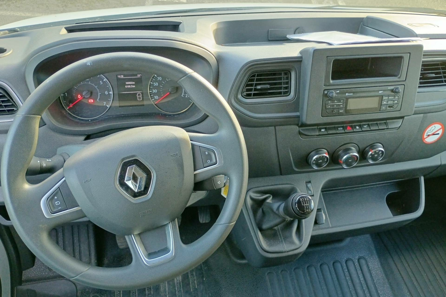 Vente en ligne Renault Master Fourgon MASTER FGN TRAC F3500 L2H2 BLUE DCI 135 au prix de 25 490 €