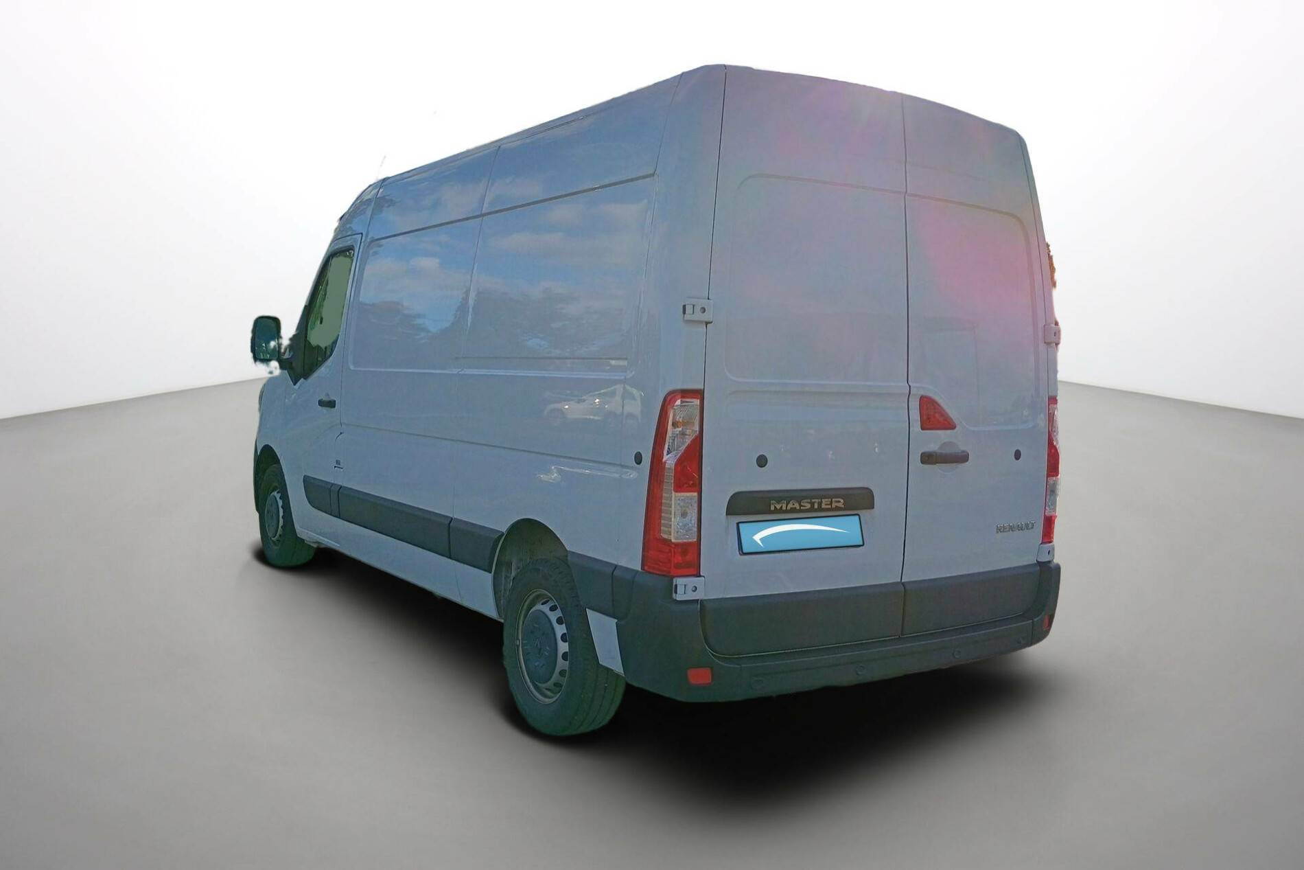 Vente en ligne Renault Master Fourgon MASTER FGN TRAC F3500 L2H2 BLUE DCI 135 au prix de 25 490 €