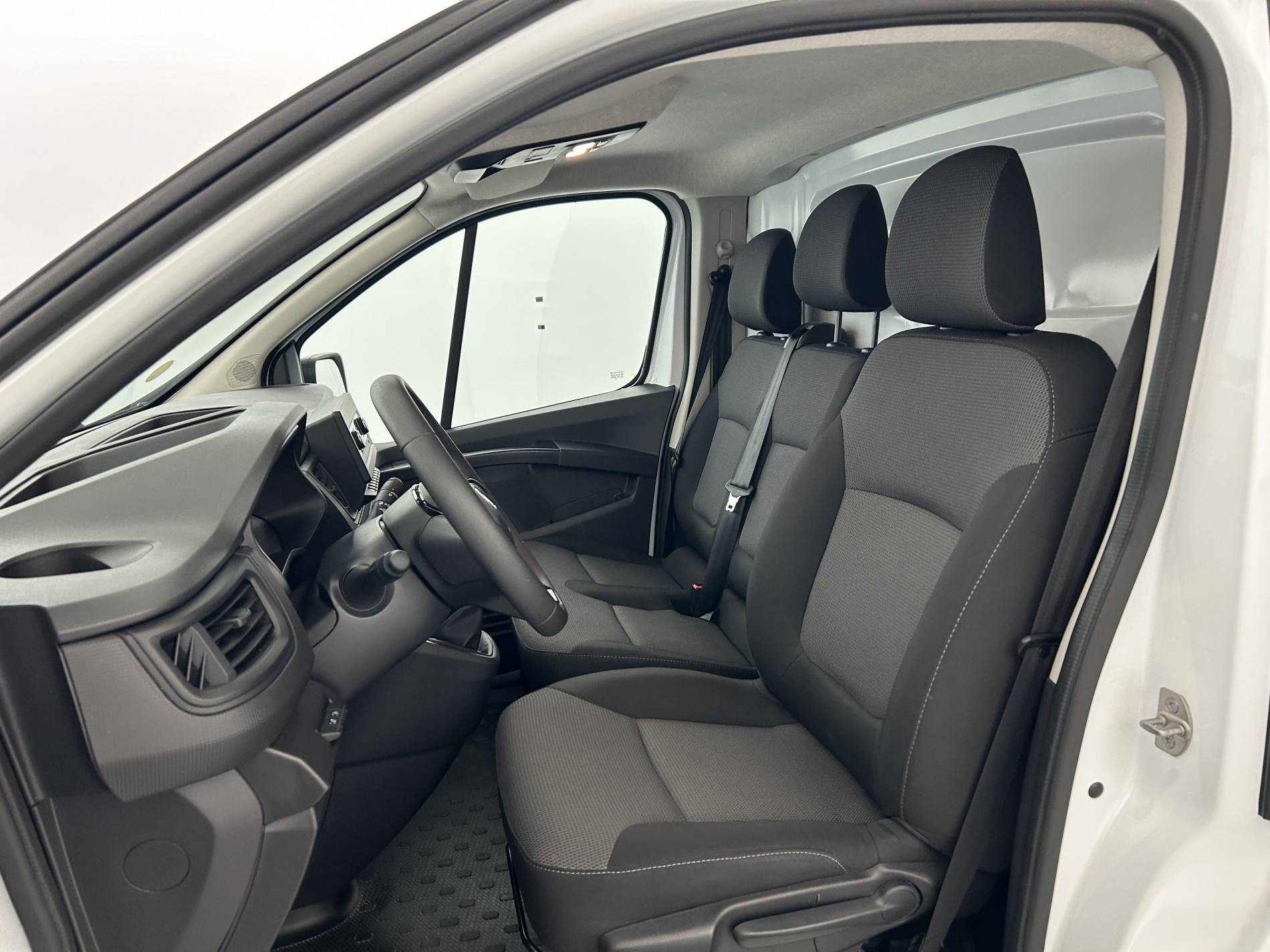 Vente en ligne Renault Trafic 3 Fourgon TRAFIC FGN L1H1 3000 KG BLUE DCI 130 au prix de 26 990 €