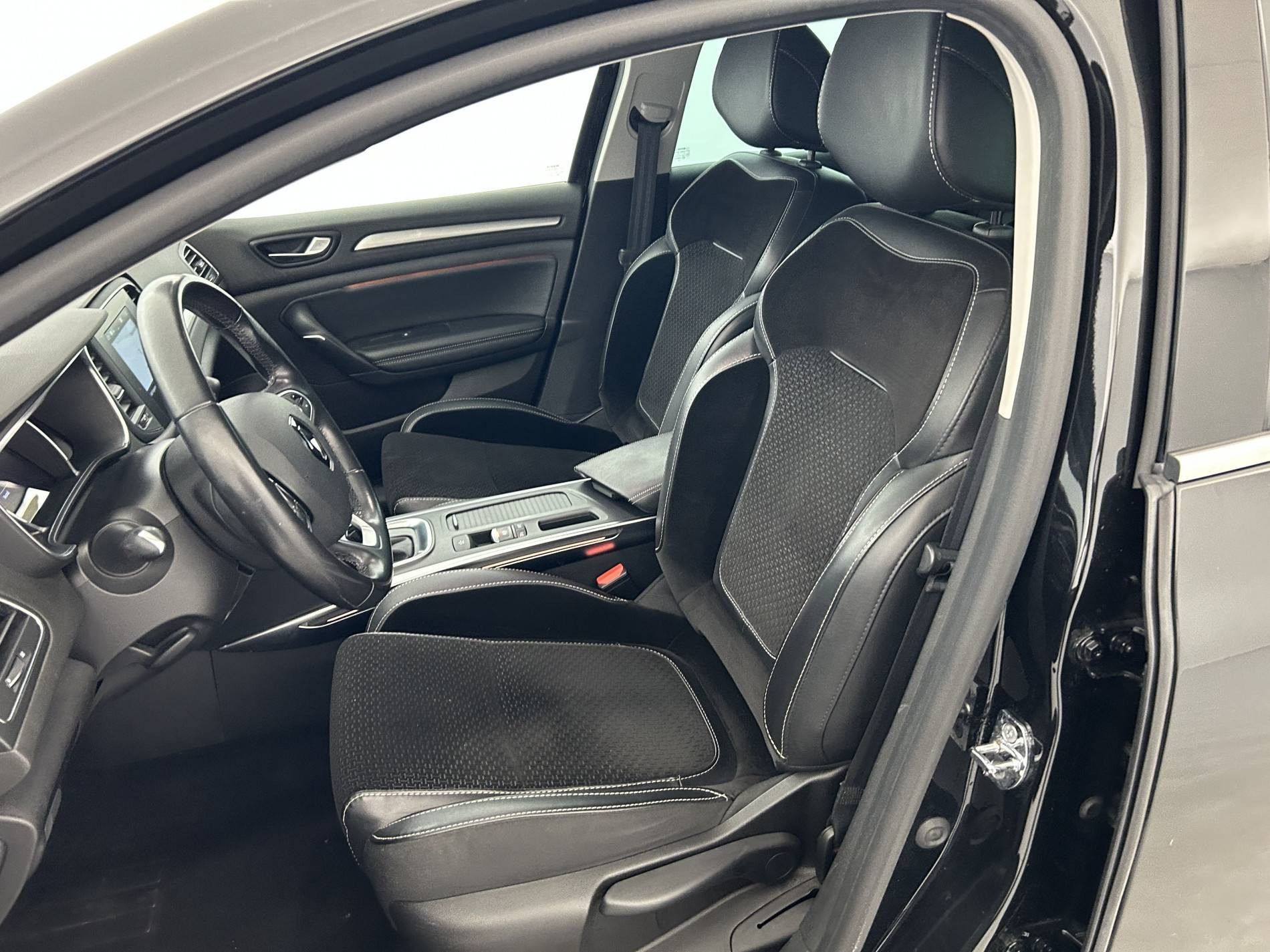 Vente en ligne Renault Megane 4 Mégane IV Berline dCi 165 Energy EDC au prix de 15 990 €