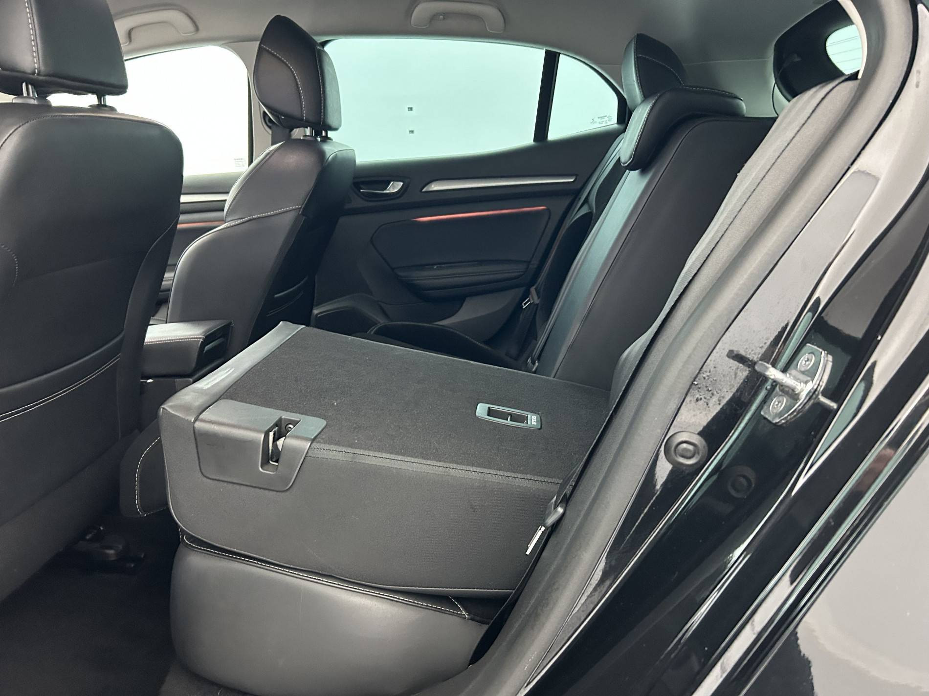 Vente en ligne Renault Megane 4 Mégane IV Berline dCi 165 Energy EDC au prix de 15 990 €