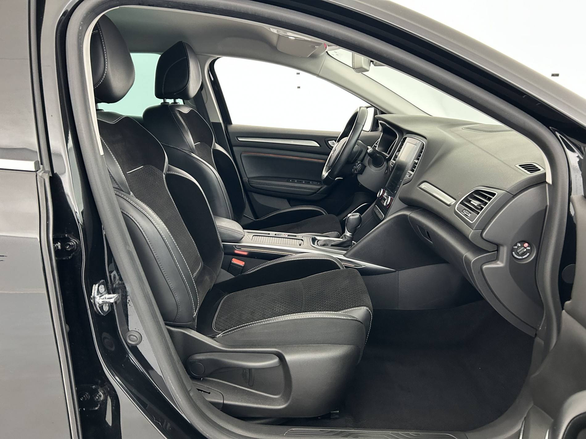 Vente en ligne Renault Megane 4 Mégane IV Berline dCi 165 Energy EDC au prix de 15 990 €