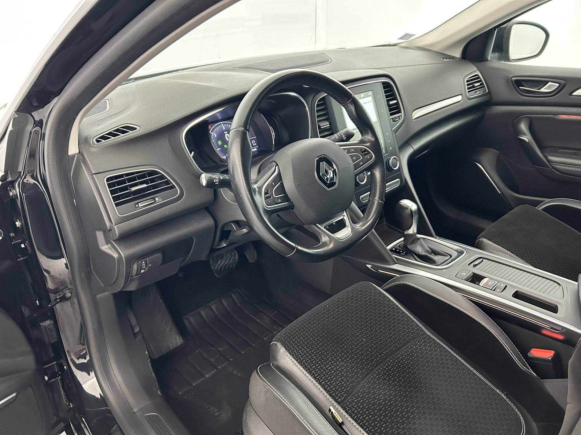 Vente en ligne Renault Megane 4 Mégane IV Berline dCi 165 Energy EDC au prix de 15 990 €