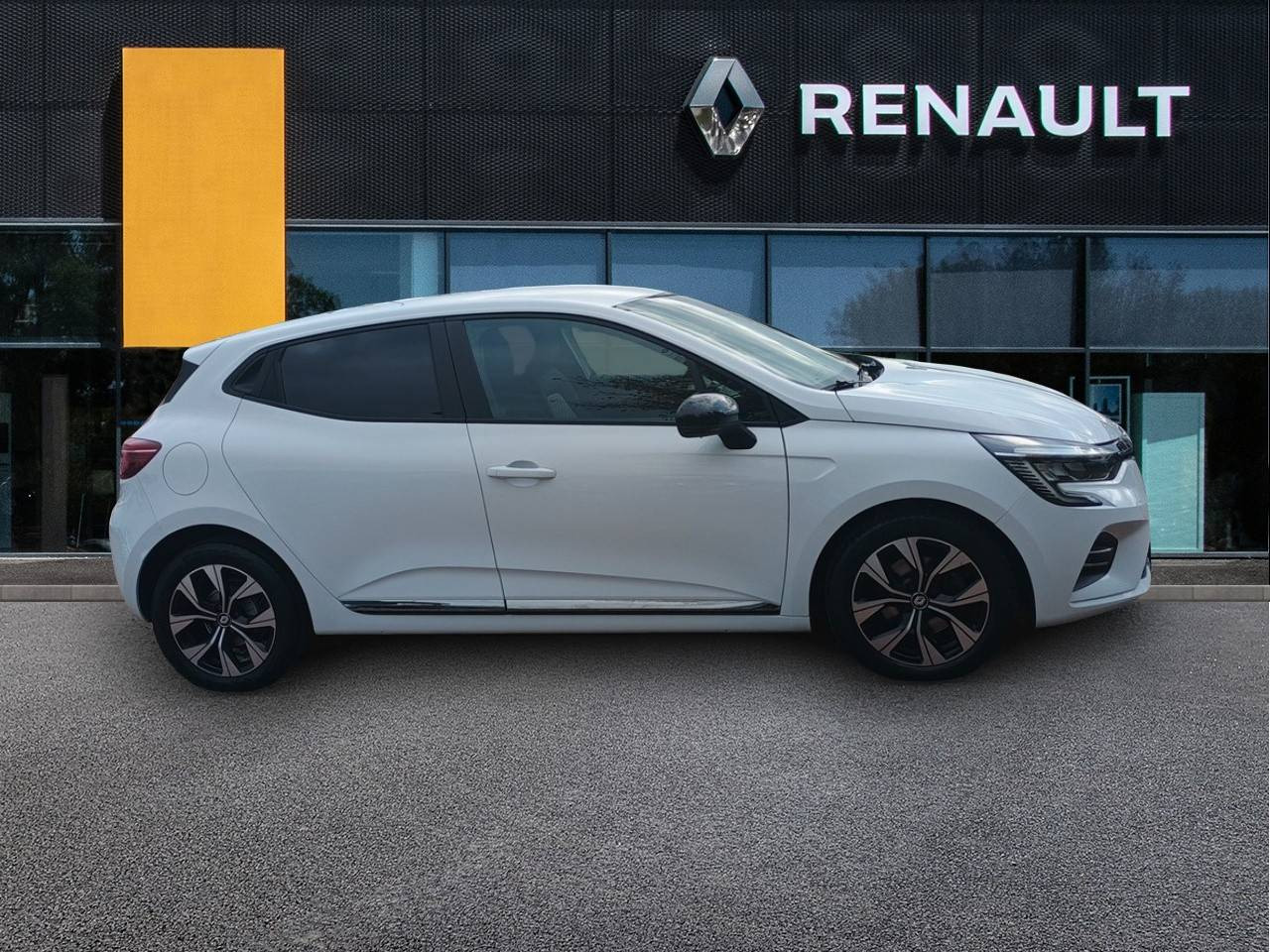 Vente en ligne Renault Clio 5 Clio Blue dCi 100 au prix de 15 490 €