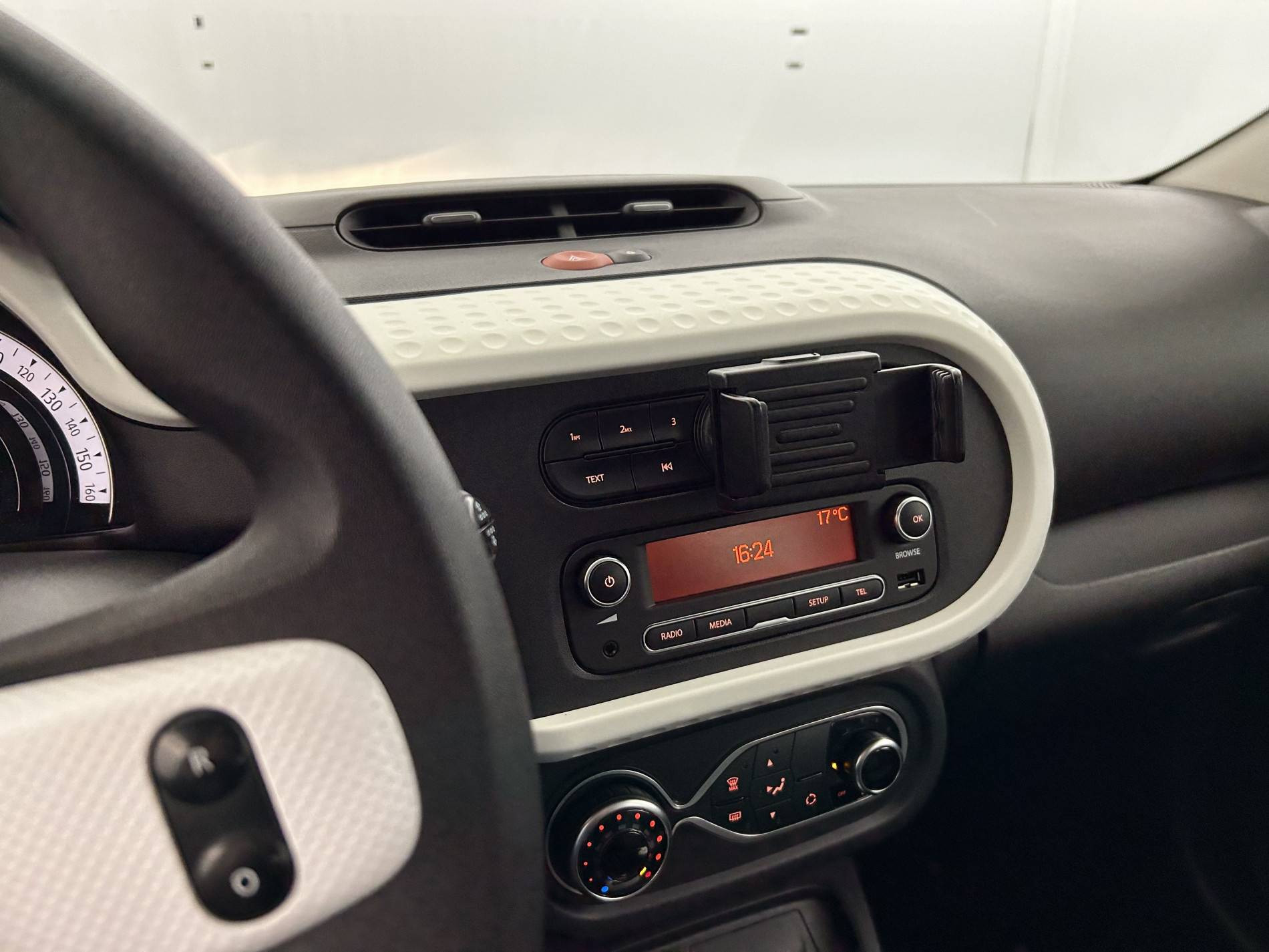 Vente en ligne Renault Twingo Electrique Twingo III E-Tech au prix de 10 990 €