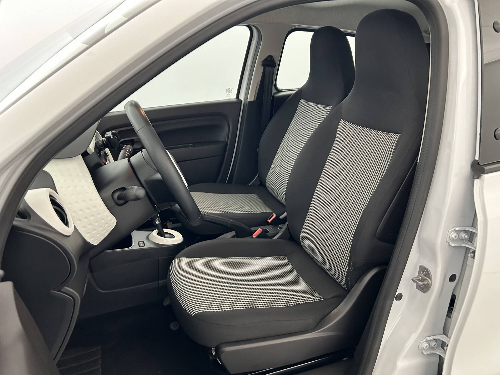 Vente en ligne Renault Twingo Electrique Twingo III E-Tech au prix de 10 990 €