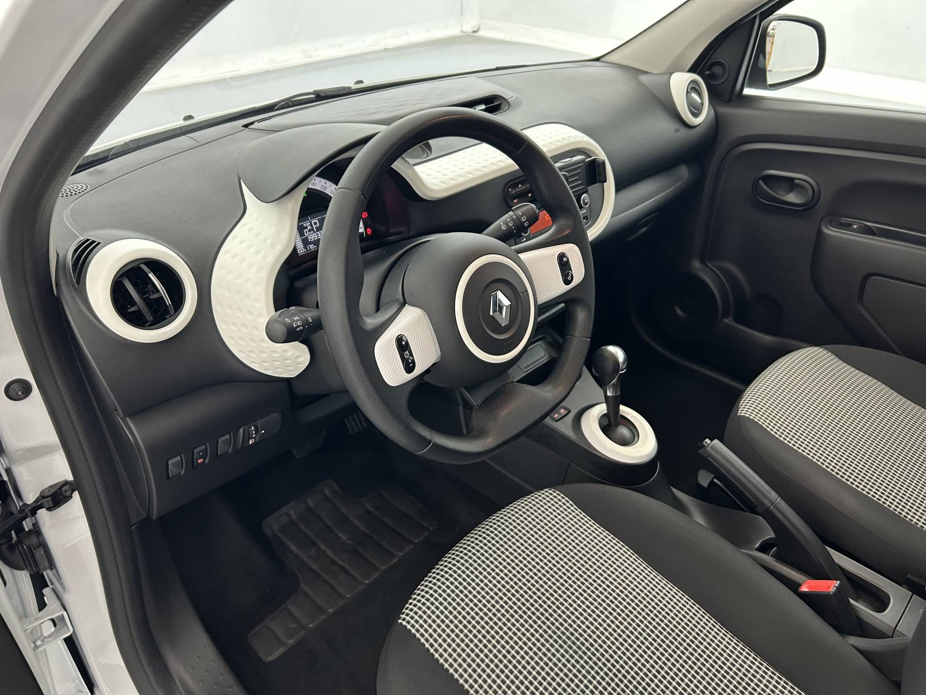 Vente en ligne Renault Twingo Electrique Twingo III E-Tech au prix de 10 990 €