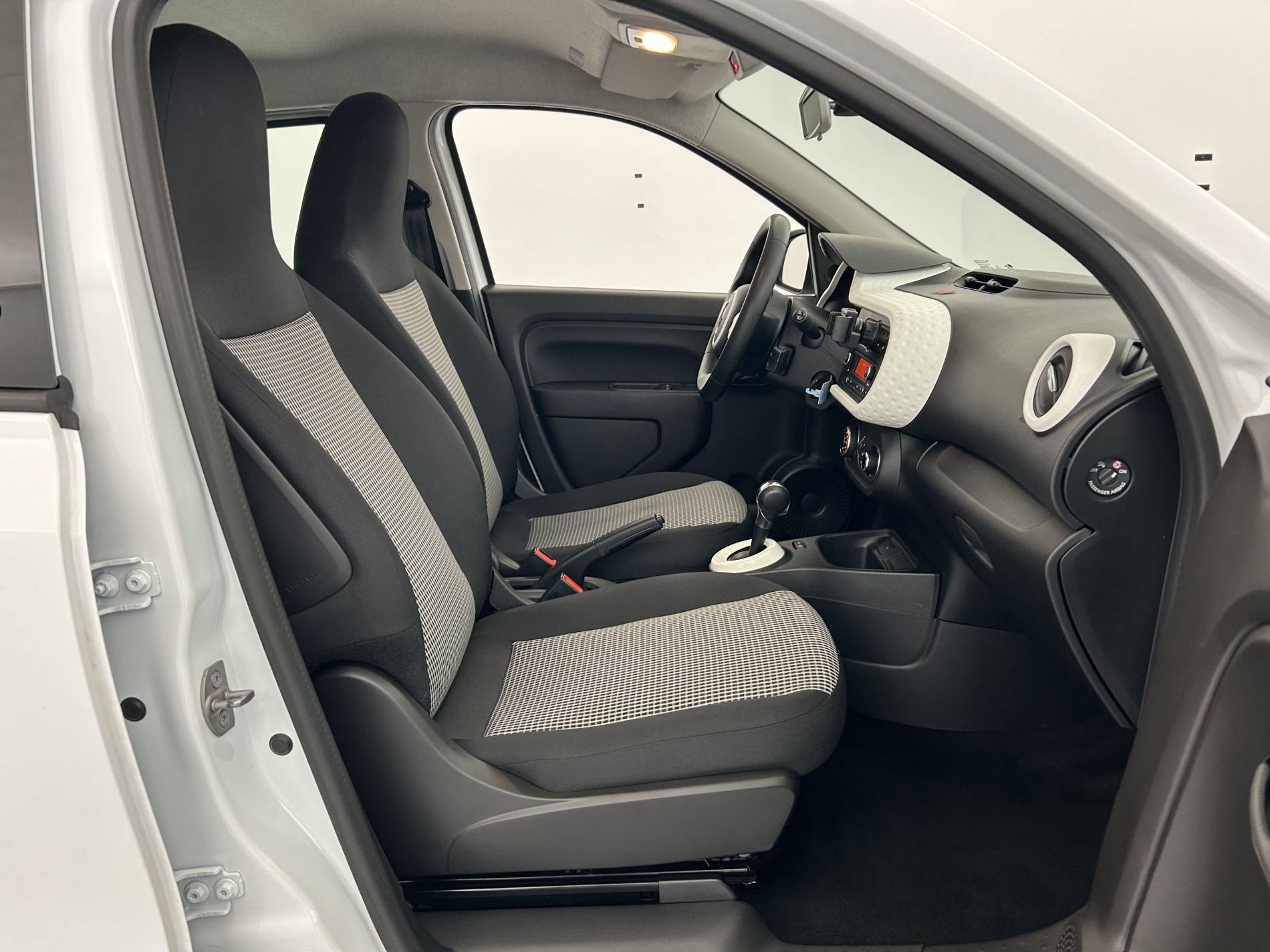 Vente en ligne Renault Twingo Electrique Twingo III E-Tech au prix de 10 990 €