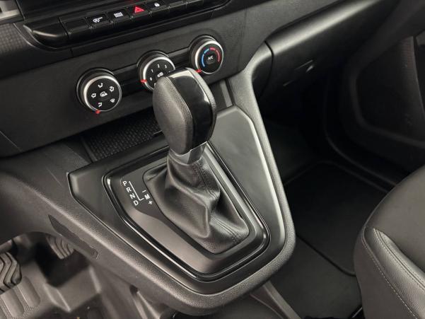 Vente en ligne Renault Kangoo Van  BLUE DCI 95 EDC au prix de 19 390 €