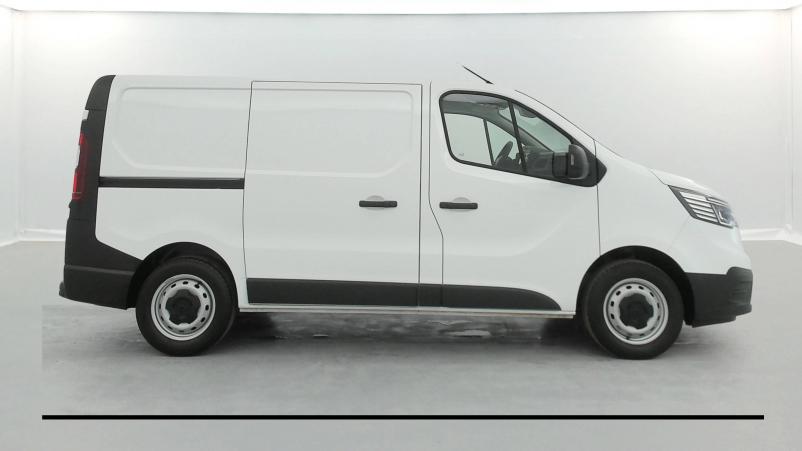 Vente en ligne Renault Trafic 3 Fourgon TRAFIC FGN L1H1 3000 KG BLUE DCI 130 au prix de 23 990 €