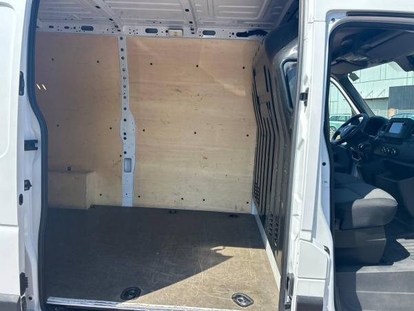 Vente en ligne Renault Master Fourgon MASTER FGN TRAC F3500 L2H2 DCI 135 au prix de 19 990 €