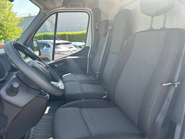 Vente en ligne Renault Master Fourgon MASTER FGN TRAC F3500 L2H2 DCI 135 au prix de 19 990 €