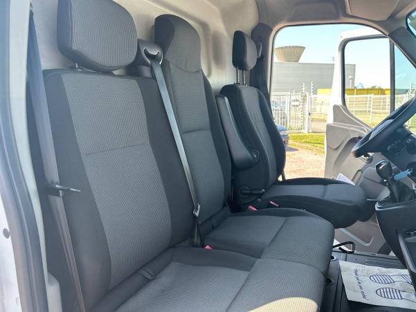 Vente en ligne Renault Master Fourgon MASTER FGN TRAC F3500 L2H2 DCI 135 au prix de 19 990 €