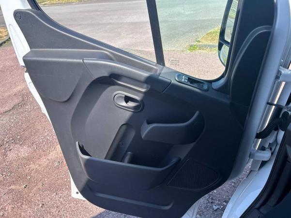 Vente en ligne Renault Master Fourgon MASTER FGN TRAC F3500 L2H2 DCI 135 au prix de 19 990 €