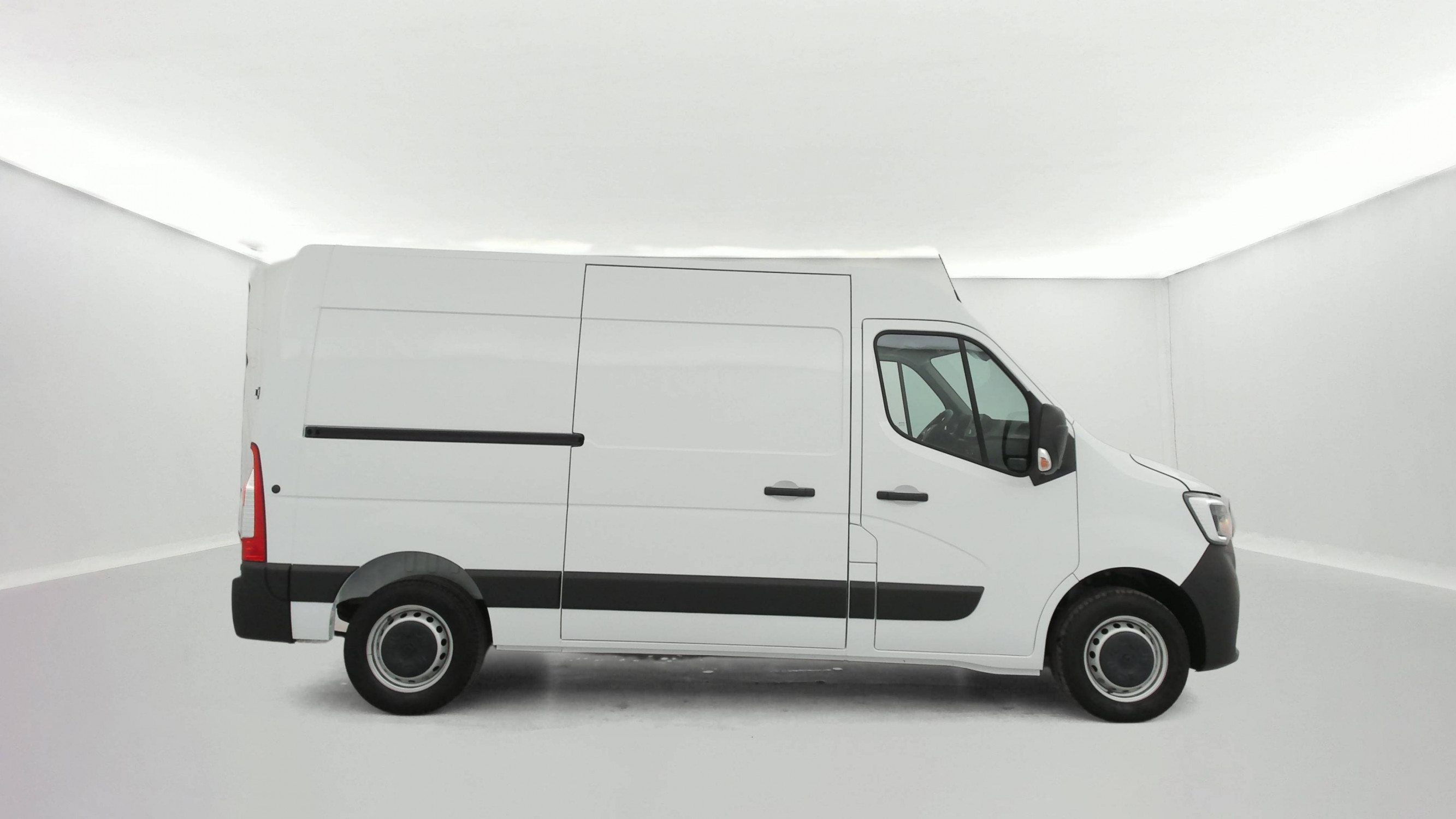 Vente en ligne Renault Master Fourgon MASTER FGN TRAC F3500 L2H2 BLUE DCI 135 au prix de 28 990 €