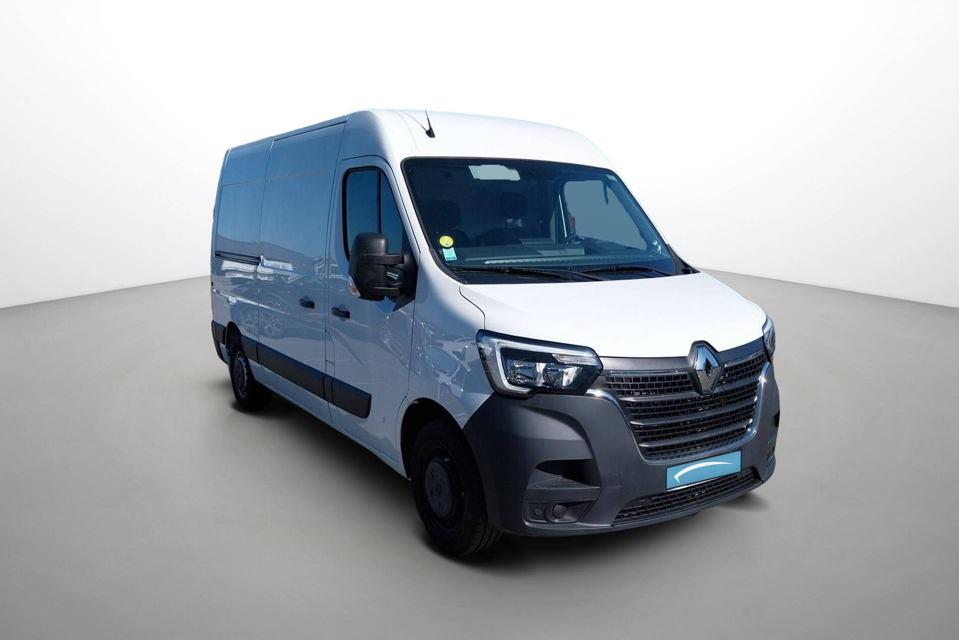 Vente en ligne Renault Master Fourgon MASTER FGN TRAC F3500 L2H2 BLUE DCI 135 au prix de 27 990 €