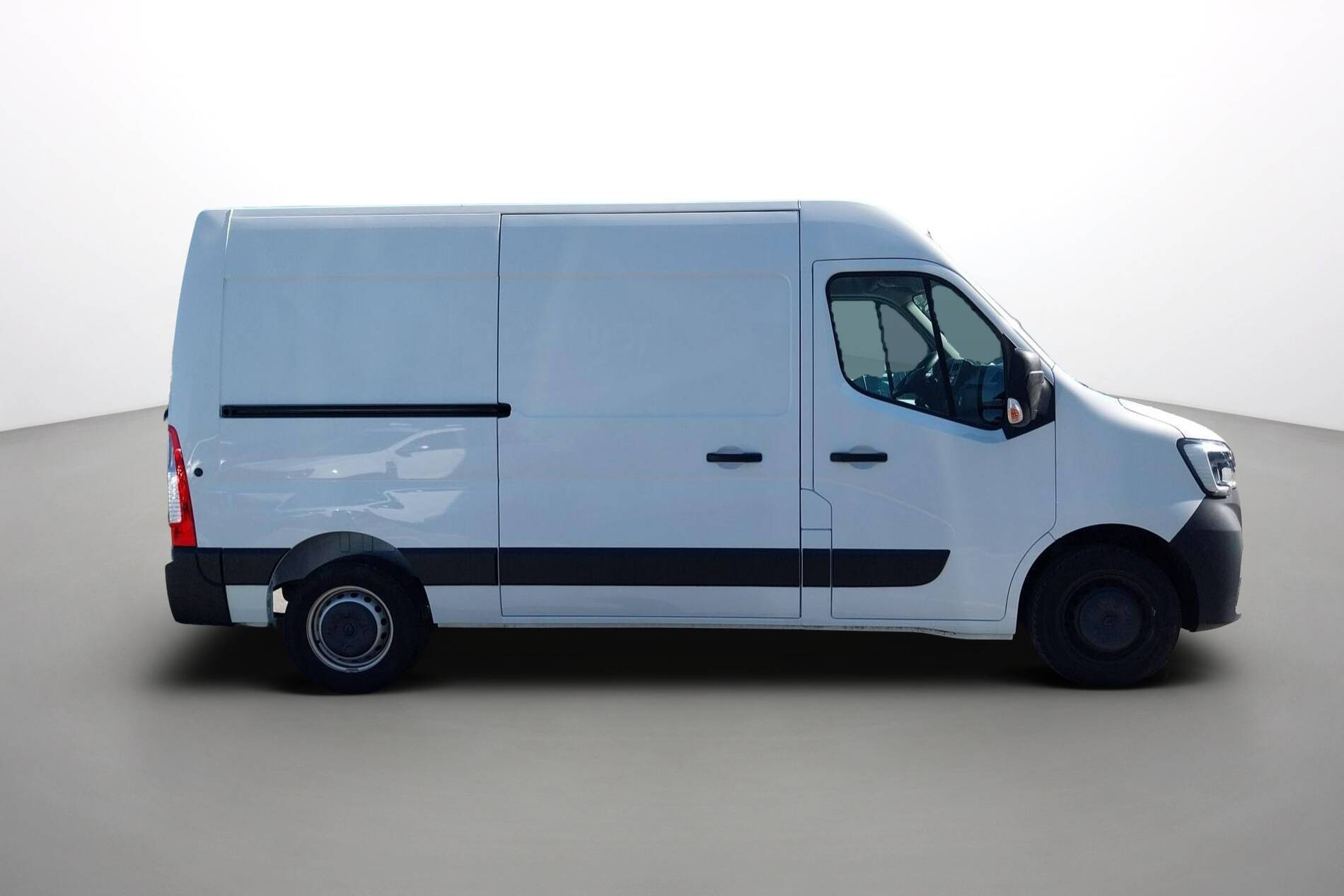 Vente en ligne Renault Master Fourgon MASTER FGN TRAC F3500 L2H2 BLUE DCI 135 au prix de 27 990 €
