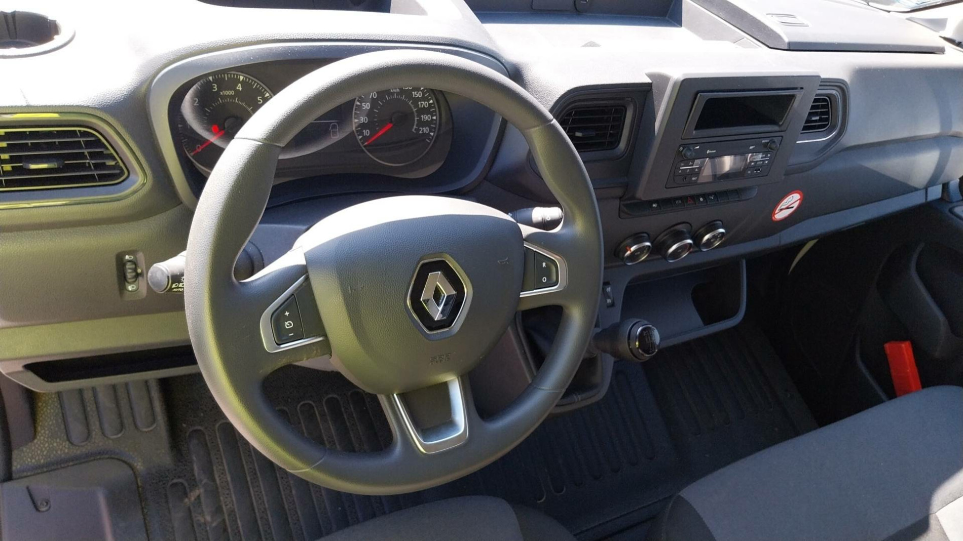 Vente en ligne Renault Master Fourgon MASTER FGN TRAC F3500 L2H2 BLUE DCI 135 au prix de 27 990 €