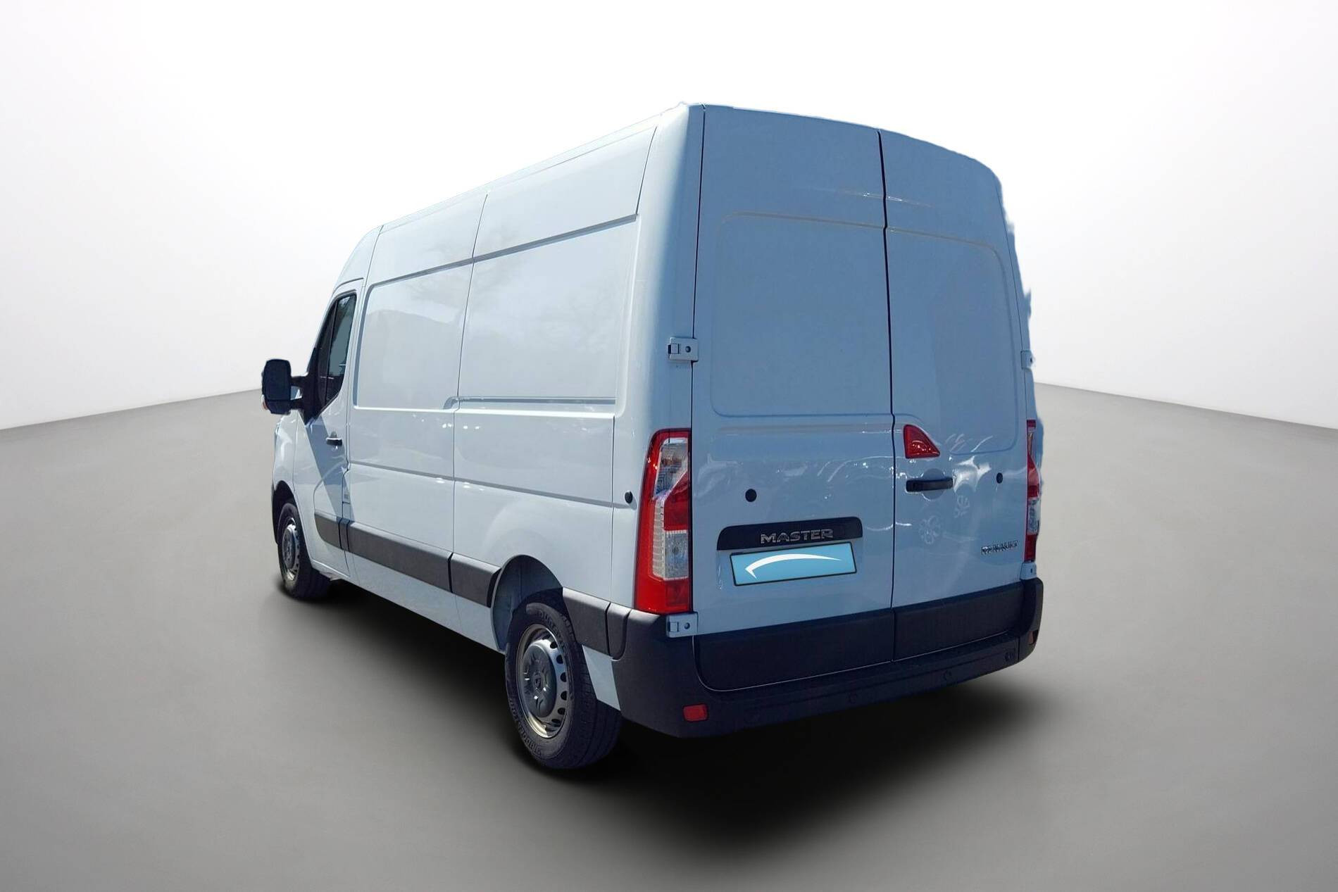 Vente en ligne Renault Master Fourgon MASTER FGN TRAC F3500 L2H2 BLUE DCI 135 au prix de 27 990 €