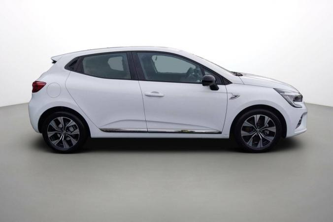 Vente en ligne Renault Clio 5 Clio E-Tech 140 - 21N au prix de 17 990 €