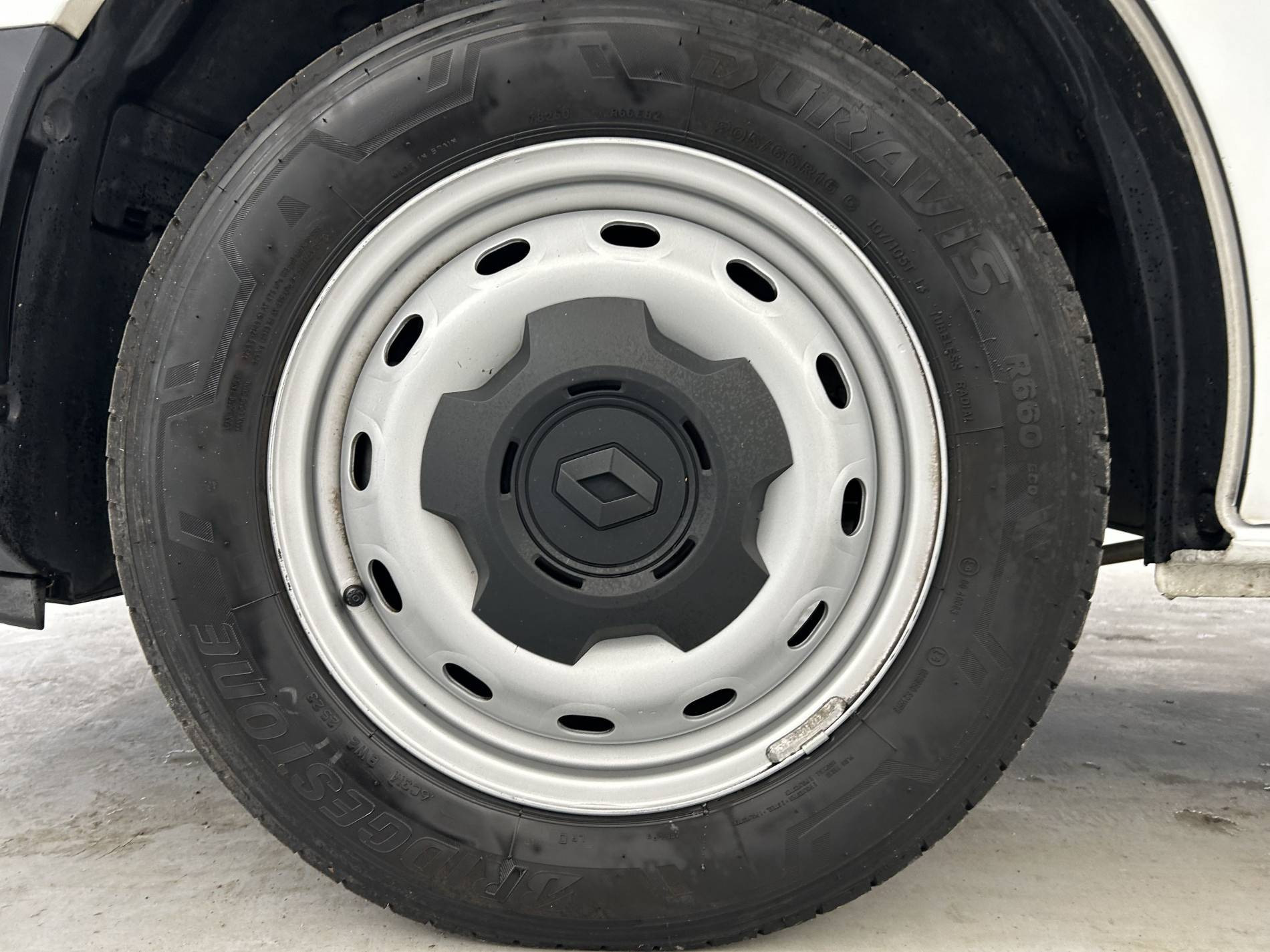 Vente en ligne Renault Trafic 3 Fourgon TRAFIC FGN L1H1 3000 KG BLUE DCI 130 au prix de 20 790 €