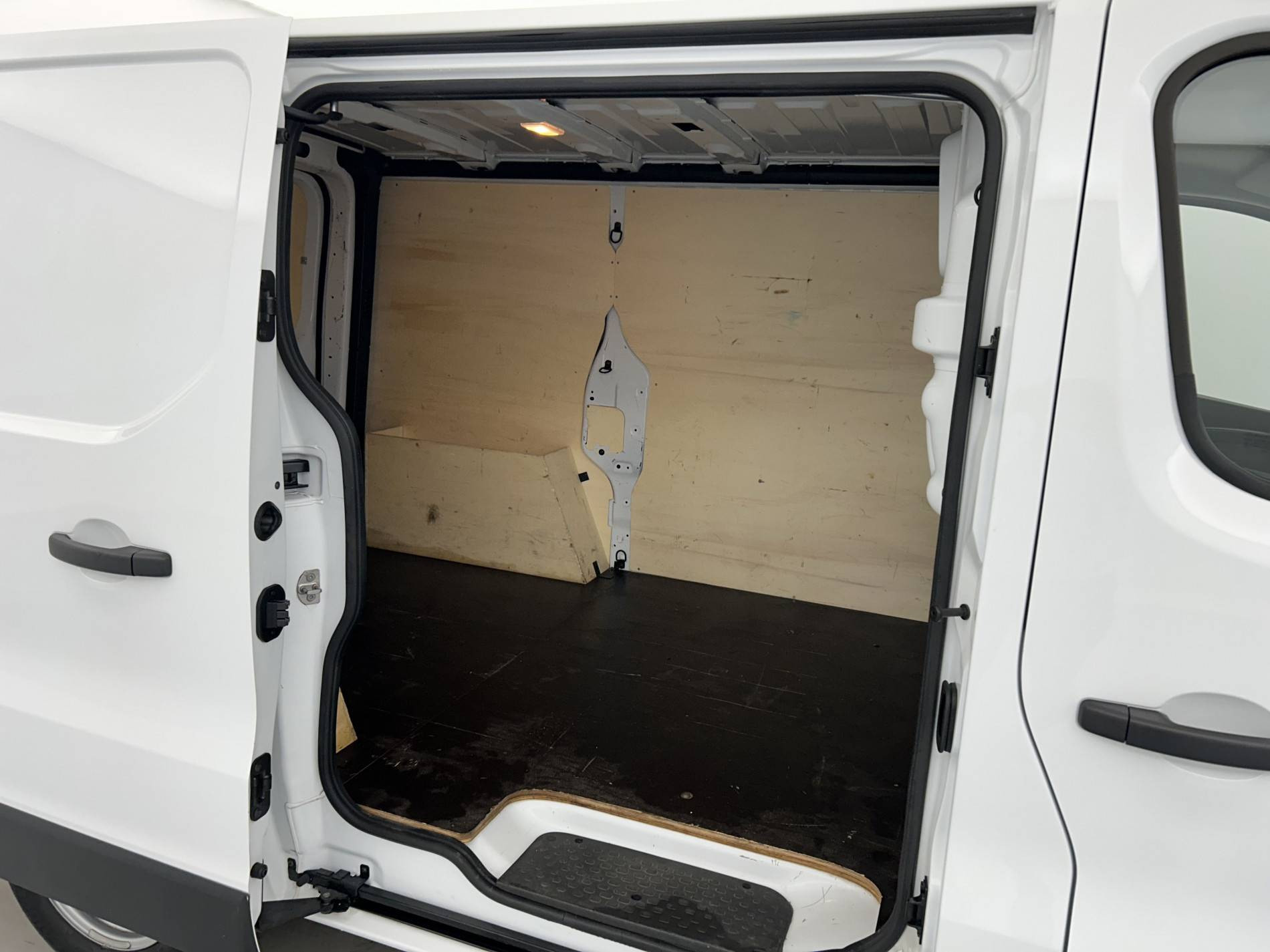 Vente en ligne Renault Trafic 3 Fourgon TRAFIC FGN L1H1 3000 KG BLUE DCI 130 au prix de 20 790 €