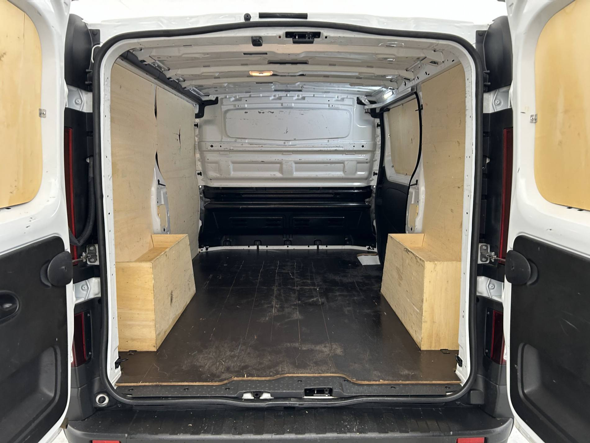 Vente en ligne Renault Trafic 3 Fourgon TRAFIC FGN L1H1 3000 KG BLUE DCI 130 au prix de 20 790 €