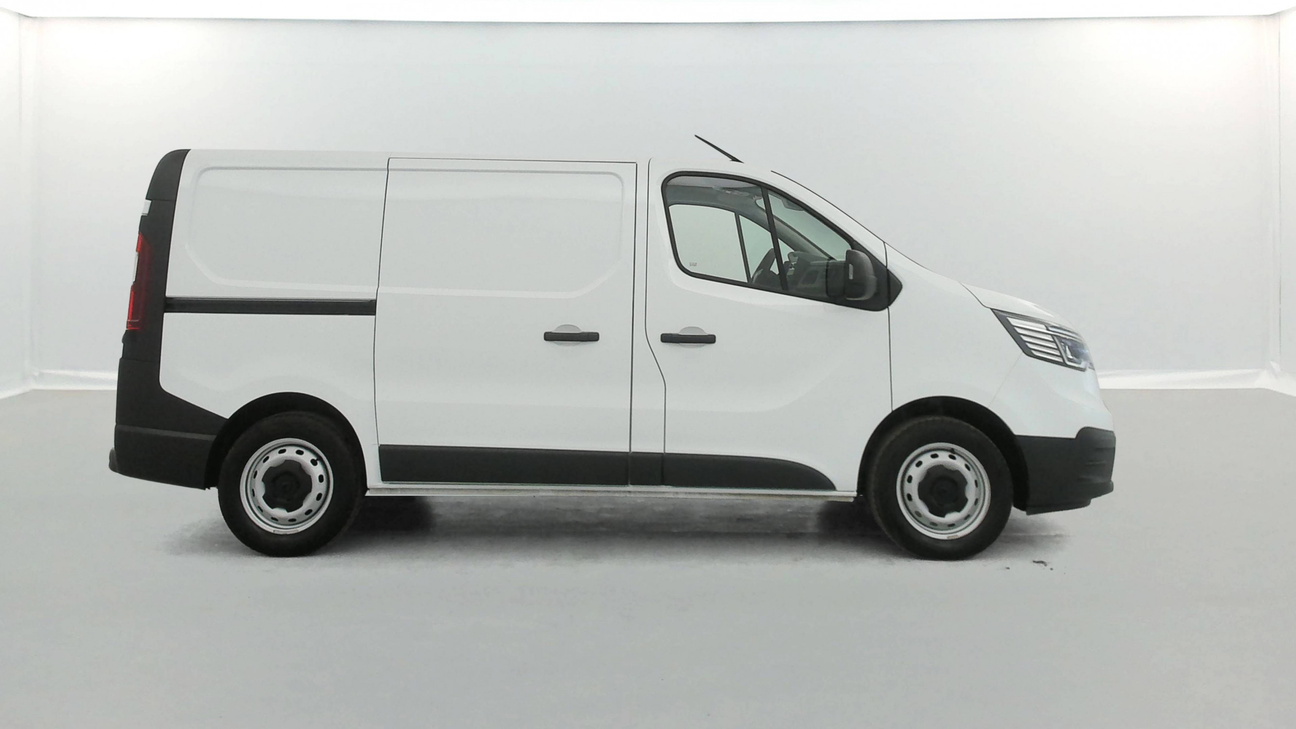 Vente en ligne Renault Trafic 3 Fourgon TRAFIC FGN L1H1 3000 KG BLUE DCI 130 au prix de 20 790 €