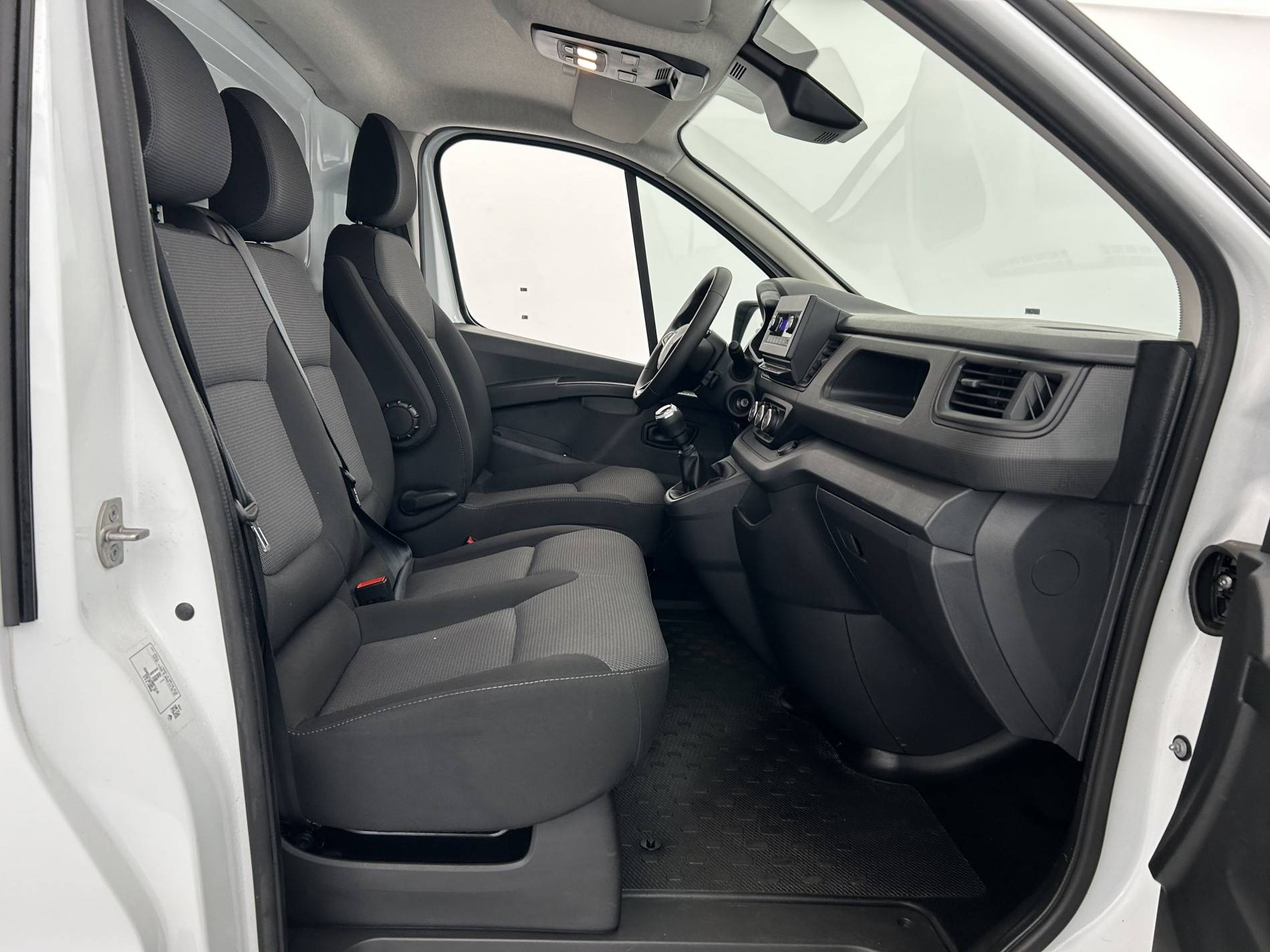 Vente en ligne Renault Trafic 3 Fourgon TRAFIC FGN L1H1 3000 KG BLUE DCI 130 au prix de 20 790 €