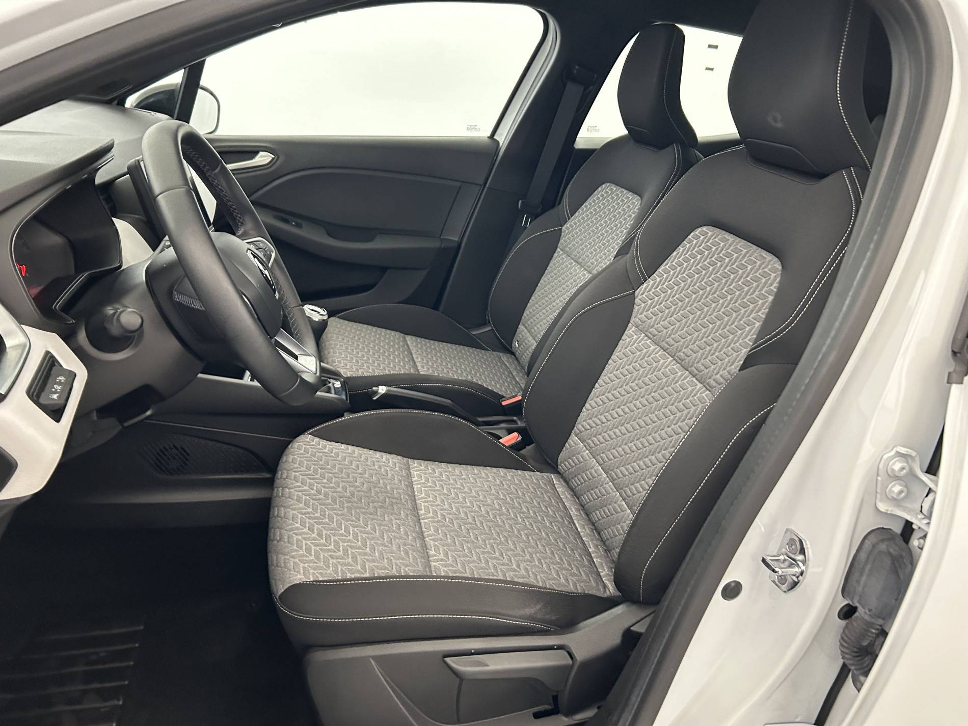 Vente en ligne Renault Clio 5 Clio TCe 90 - 21N au prix de 14 990 €